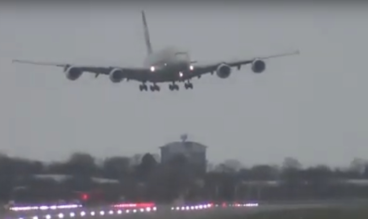 Etihadov A380 slijeće na Heathrow