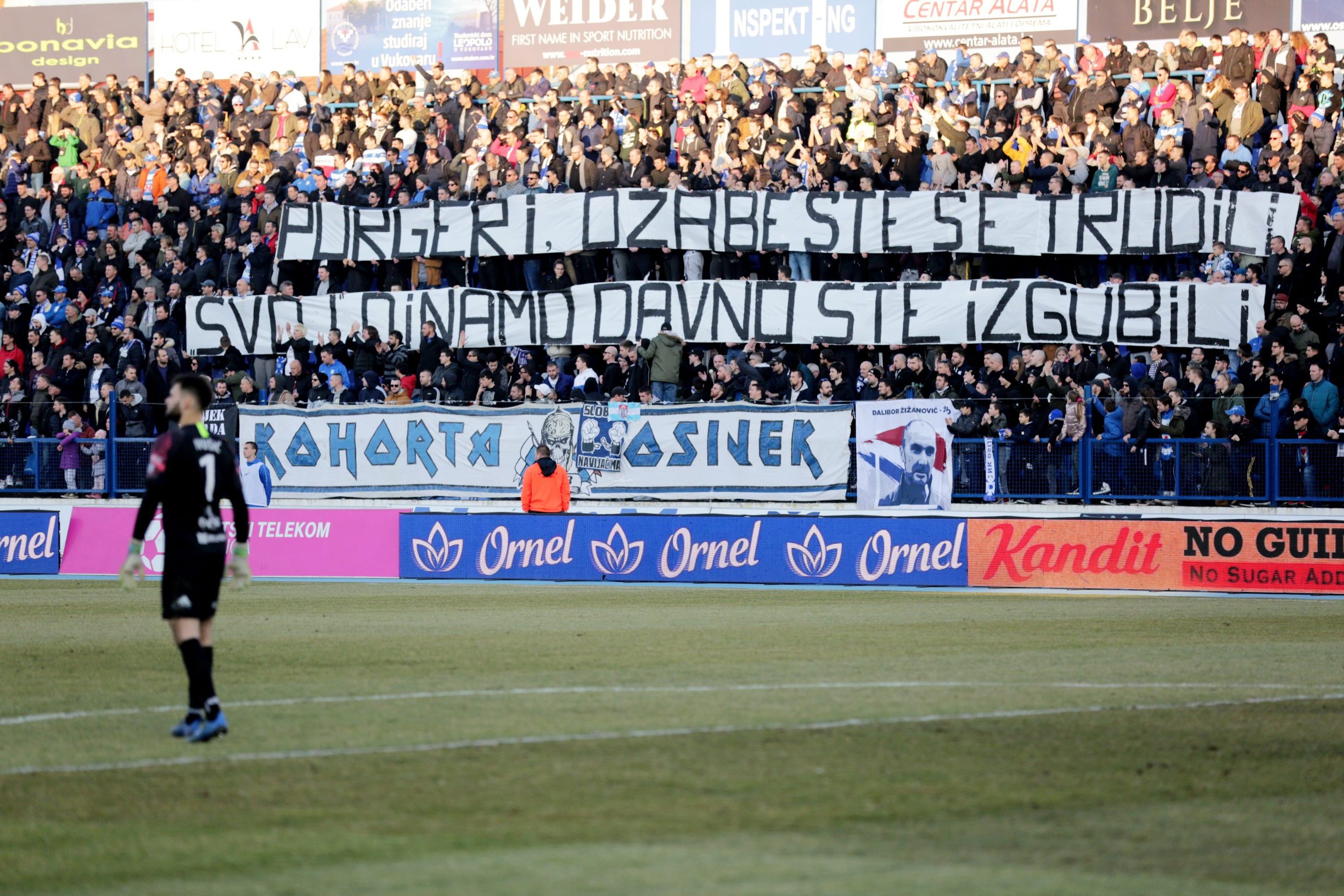 Osijek, 160220. 
Gradski vrt. 
Utakmica 22. kola 1.HNL, NK Osijek - GNK Dinamo. 
Na fotografiji: transparent Kohorte.
Foto: Vlado Kos / CROPIX
