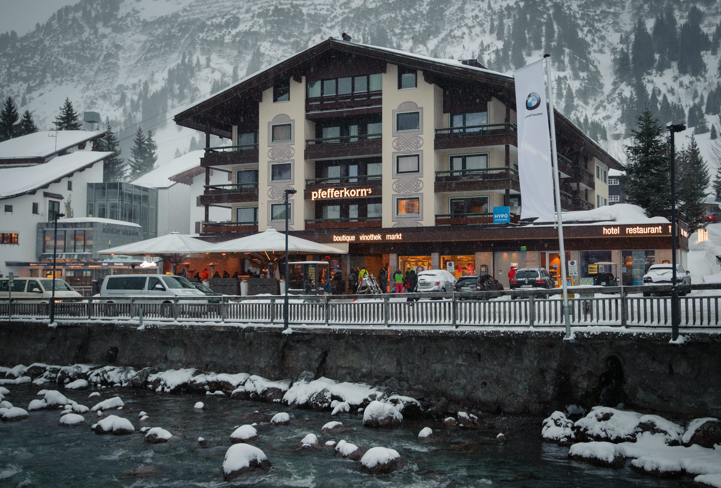 Lech, Austrija, 120220
Ski Patrola- skijaliste Lech u pokrajini Arlberg.
Na fotografiji: hotel Pfefferkorn u centru Lecha
Foto: Tom Dubravec / CROPIX