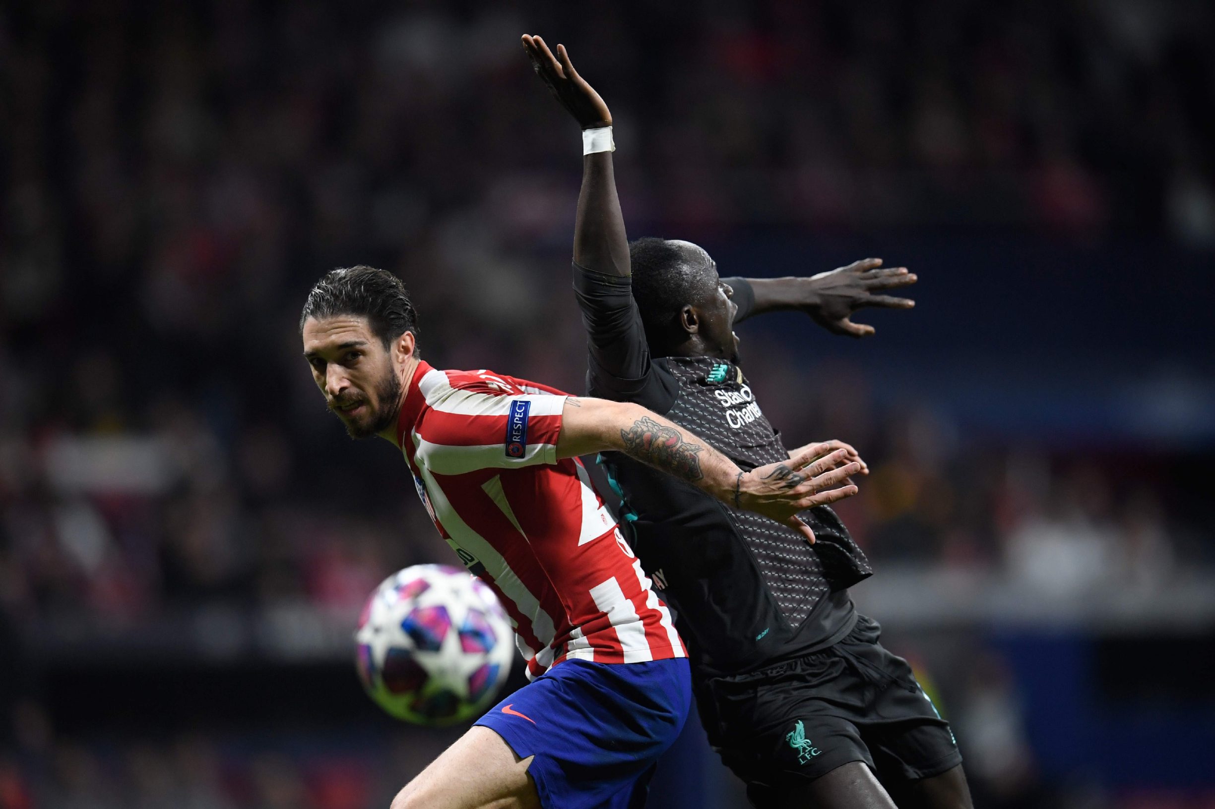 Liverpool's Senegalese striker Sadio Mane (R) challenges Atletico Madrid's Croatian defender Sime Vrsaljko during the UEFA Champions League, round of 16, first leg football match between Club Atletico de Madrid and Liverpool FC at the Wanda Metropolitano stadium in Madrid on February 18, 2020. (Photo by OSCAR DEL POZO / AFP)