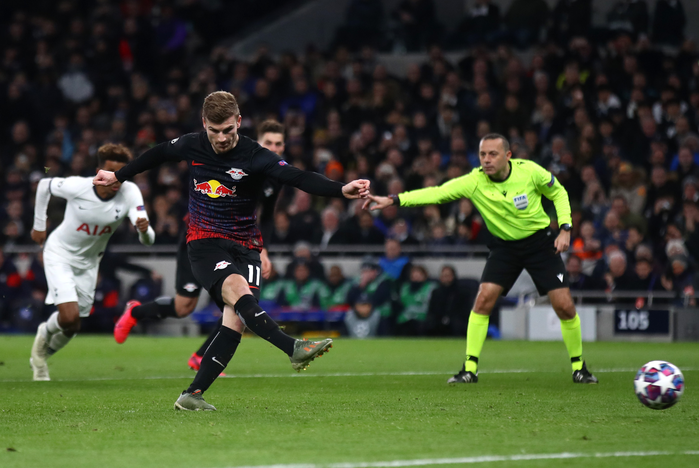 LONDON, ENGLAND - FEBRUARY 19: Timo Werner of RB Leipzig scores his team's first goal from the penalty spot during the UEFA Champions League round of 16 first leg match between Tottenham Hotspur and RB Leipzig at Tottenham Hotspur Stadium on February 19, 2020 in London, United Kingdom. (Photo by Julian Finney/Getty Images)