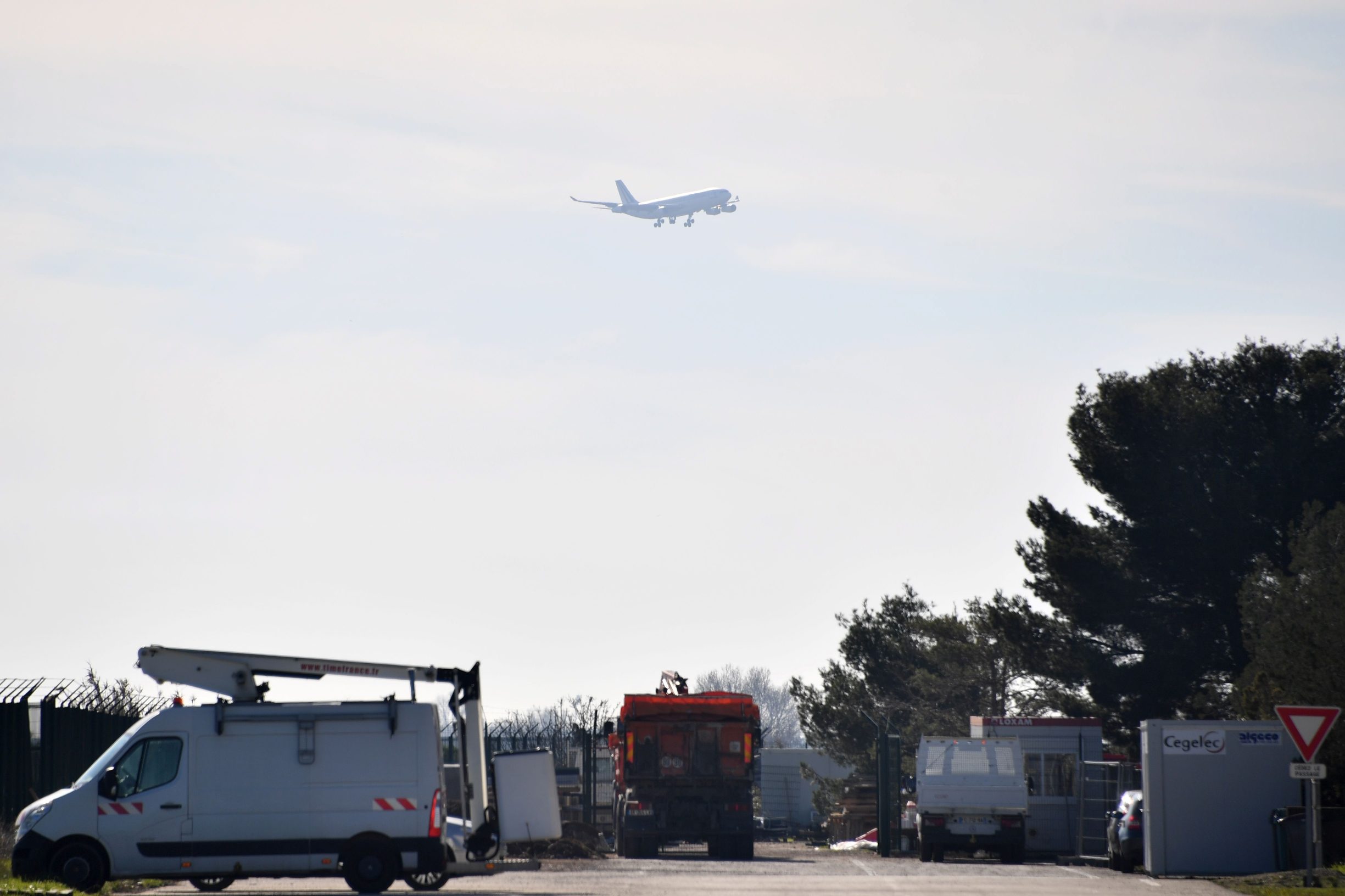 A picture taken on January 31, 2020 shows a plane said to be carrying French citizens who are repatriated from the coronavirus hot zone in Wuhan, China, as it approaches the Istres-Le Tube Air Base near Istres, northwest of Marseille, southern France. - A plane carrying around 200 French citizens flew out of virus-hit Wuhan on January 31 and landed at the air base near Istres. (Photo by Pascal GUYOT / AFP)