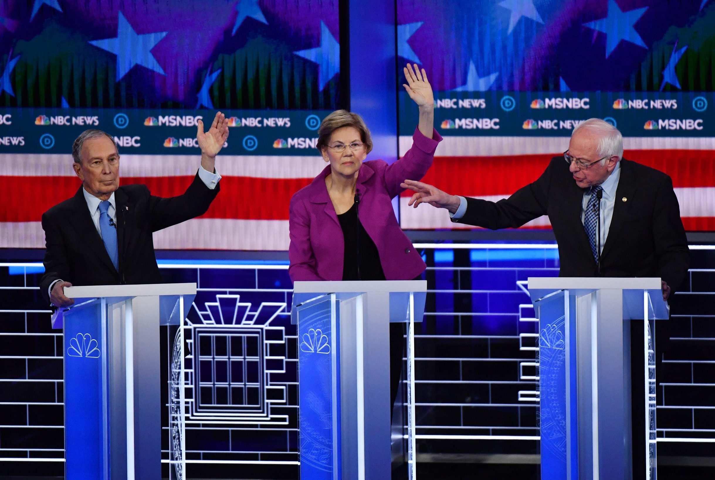 Kandidati Demokratske stranke na pozornici tijekom debate u Las Vegasu, na slici: Michael Bloomberg (lijevo), Elizabeth Warren i Bernie Sanders
