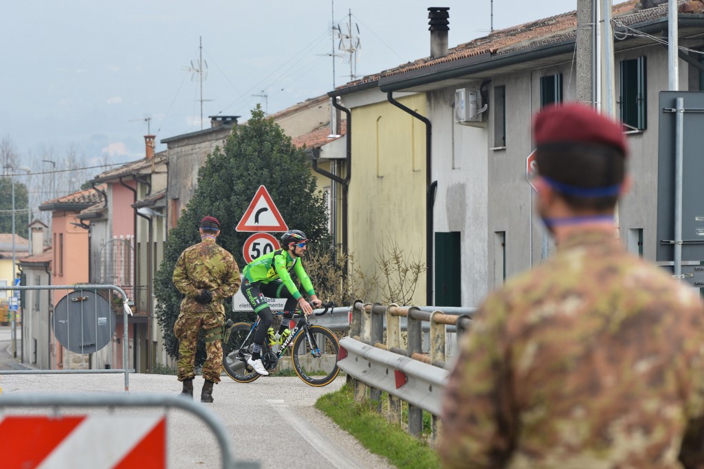 Italian soldiers patrol by a check-point at the entrance of the small town of Vo Euganeo,  situated in the red zone of the COVID-19 the novel coronavirus outbreak, northern Italy, on February 24, 2020. - Italy, the country with the most confirmed cases in Europe, reports its fifth death and the number of people contracting the disease continues to mount, with 219 people now testing positive. (Photo by MARCO SABADIN / AFP)