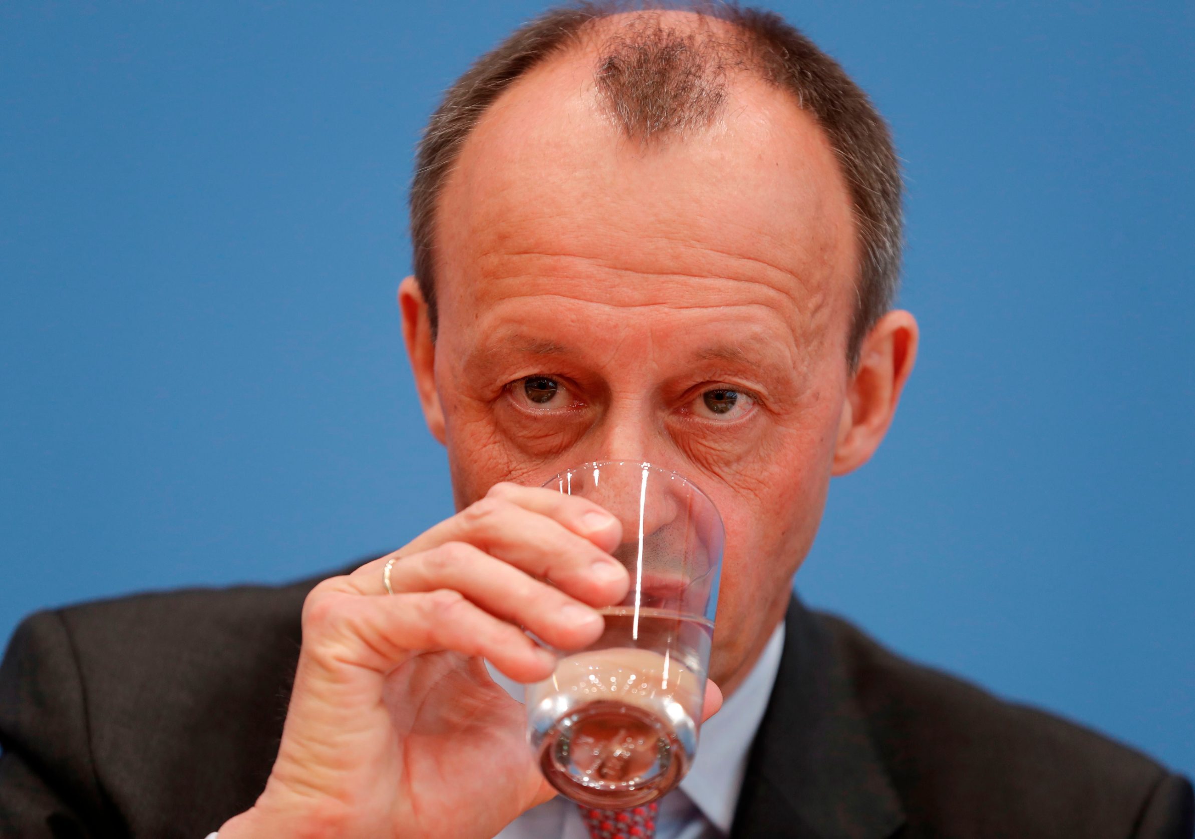 Christian Democratic Union (CDU) politician Friedrich Merz drinks water as he gives a press conference on February 25, 2020 in Berlin, to comment on his candidacy as CDU leaders. (Photo by Odd ANDERSEN / AFP)