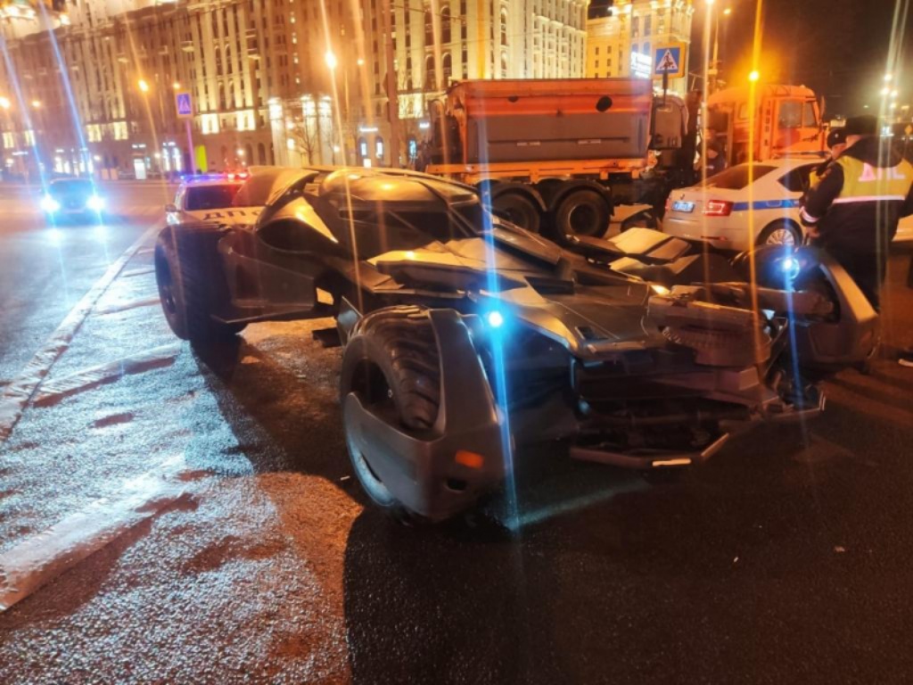 Batmobile-replica-confiscated-by-Russian-police-2