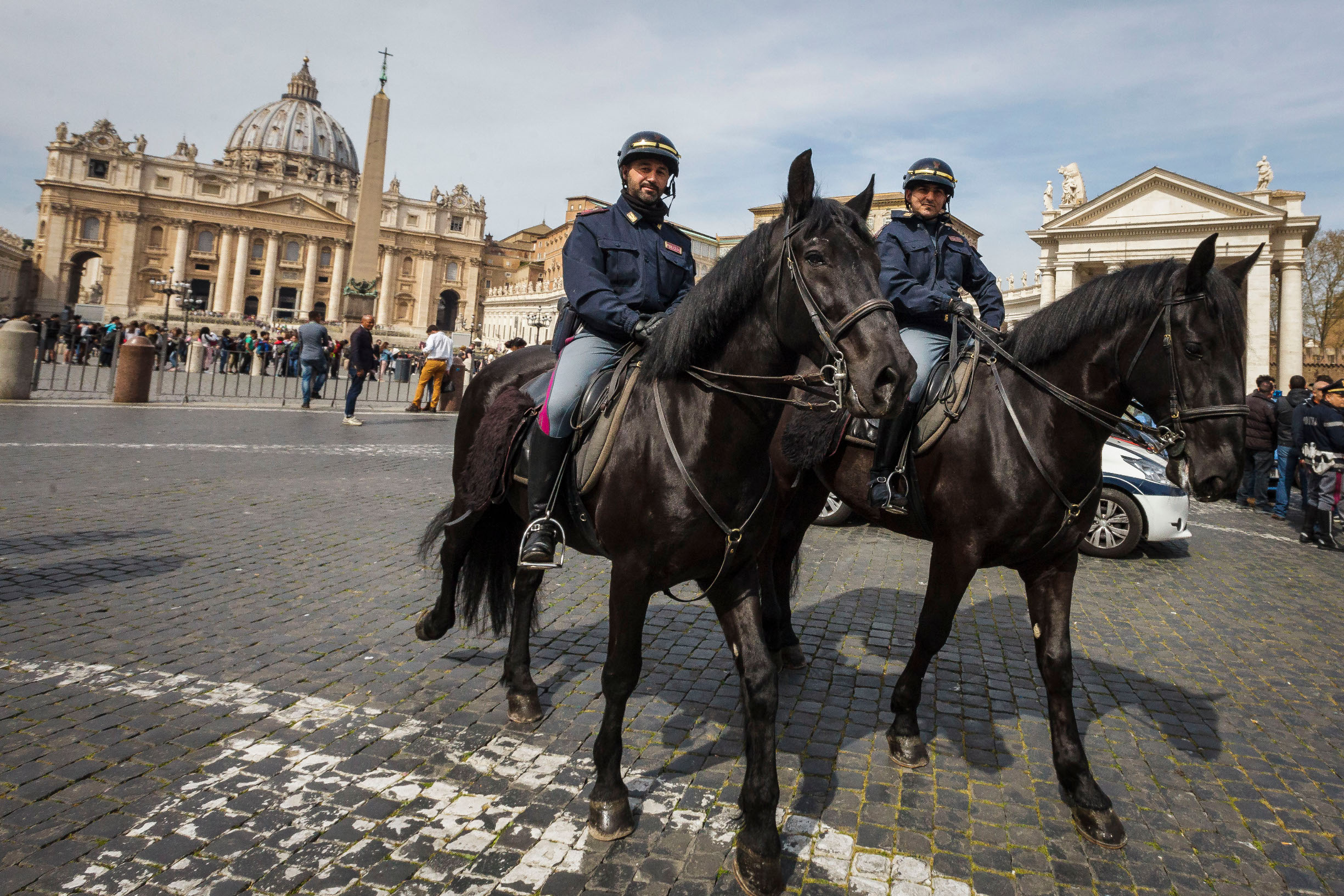 Alarm je podignut na višu razinu, što nam je i potvrđeno, a stigao je iz Italije, iz Ministarstva unutrašnjih poslova, iako se papa Bergoglio kreće posve uobičajeno