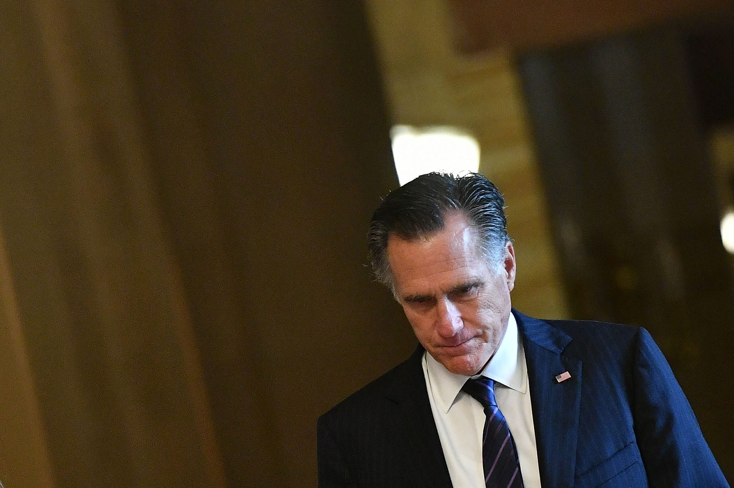 US Senator Mitt Romney (R-UT) returns from a recess during the impeachment trial proceedings of US President Donald Trump on Capitol Hill January 30, 2020, in Washington, DC. - The fight over calling witnesses to testify in President Donald Trump's impeachment trial intensified January 28, 2020 after Trump's lawyers closed their defense calling the abuse of power charges against him politically motivated. Democrats sought to have the Senate subpoena former White House national security advisor John Bolton to provide evidence after leaks from his forthcoming book suggested he could supply damning evidence against Trump.
. (Photo by Mandel NGAN / AFP)