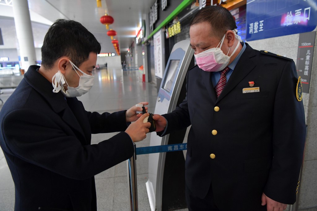 (200206) -- NANCHANG, Feb. 6, 2020 (Xinhua) -- Staff members disinfect the intercom at the Nanchang Railway Station in Nanchang, east China's Jiangxi Province, Feb. 6, 2020. The station has intensified preventive measures to curb the novel coronavirus epidemic. (Xinhua/Peng Zhaozhi)