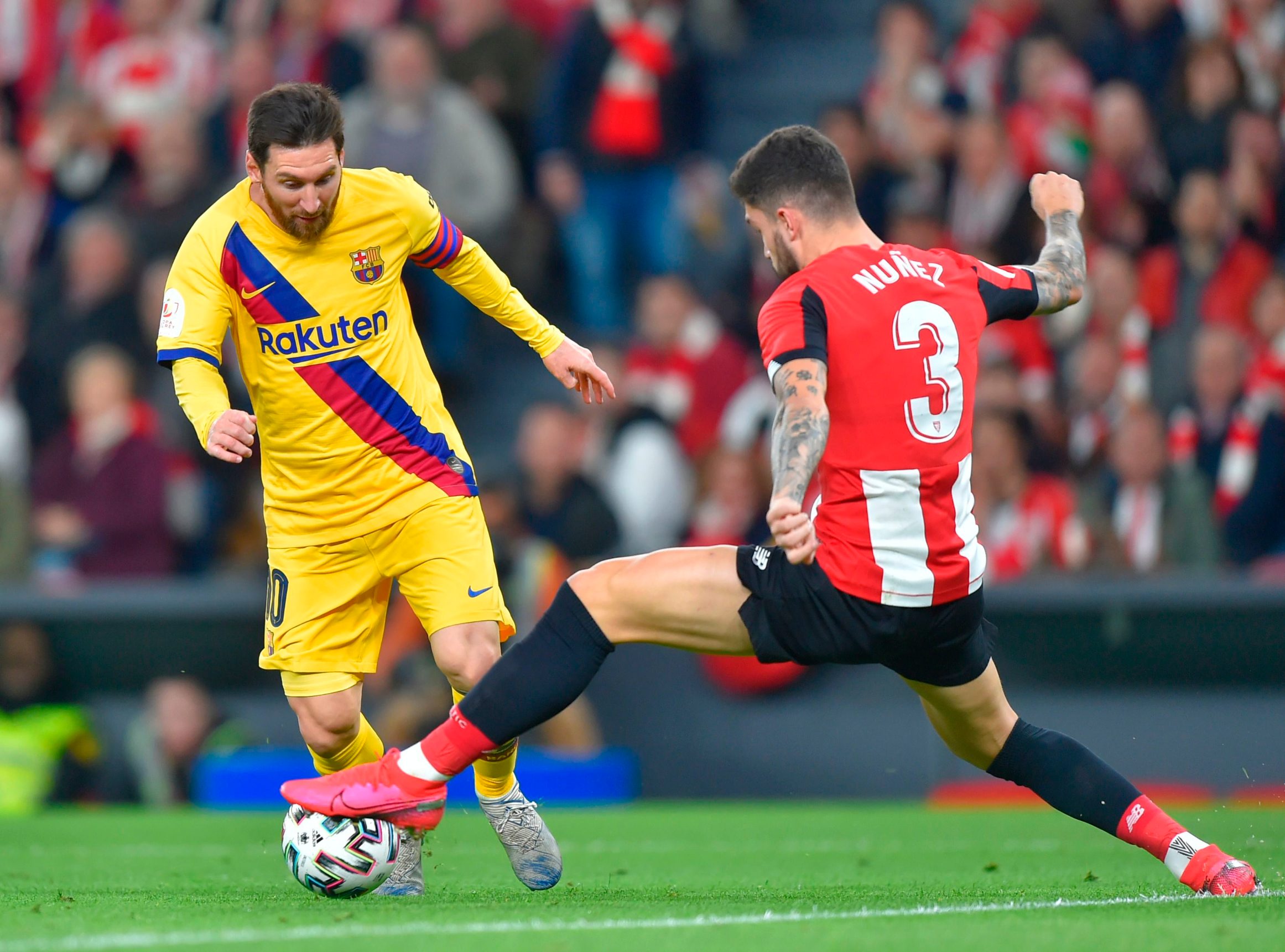 Barcelona's Argentinian forward Lionel Messi (L) is tackled by Athletic Bilbao's Spanish defender Unai Nunez during the Spanish Copa del Rey (King's Cup) quarter-final football match Athletic Club Bilbao against FC Barcelona at the San Mames stadium in Bilbao on February 06, 2020. (Photo by ANDER GILLENEA / AFP)