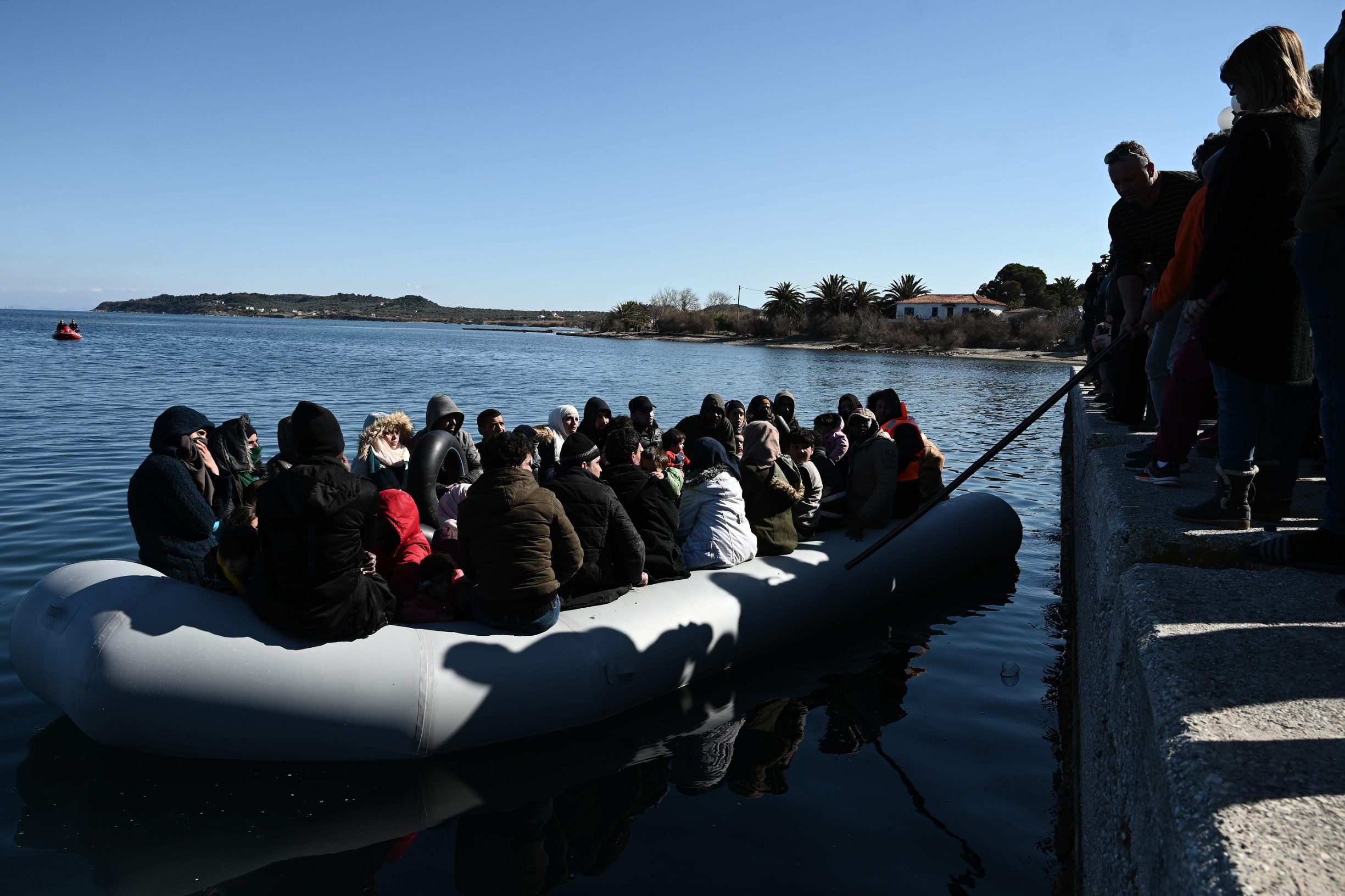 Migrants are seen on an inflatable boat as local residents prevent them from disembarking in Lesbos island, on March 1, 2020. - Greece said Sunday it has blocked nearly 10,000 migrants at its border with Turkey, which opened its gates to Europe as tensions mount over its deepening conflict in Syria. 
Migrant numbers have swelled along the rugged frontier after Turkey's president Recep Tayyip Erdogan said it 