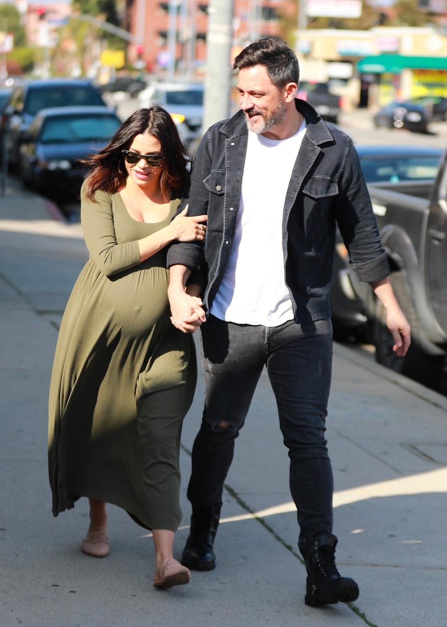 Los Angeles, CA  - Pregnant Jenna Dewan shows off her growing baby bump while out with fiancé Steve Kazee! The couple were all smiles as the held hands and walked down the sidewalk.

BACKGRID USA 23 FEBRUARY 2020, Image: 500568107, License: Rights-managed, Restrictions: , Model Release: no, Credit line: WAGO / BACKGRID / Backgrid USA / Profimedia