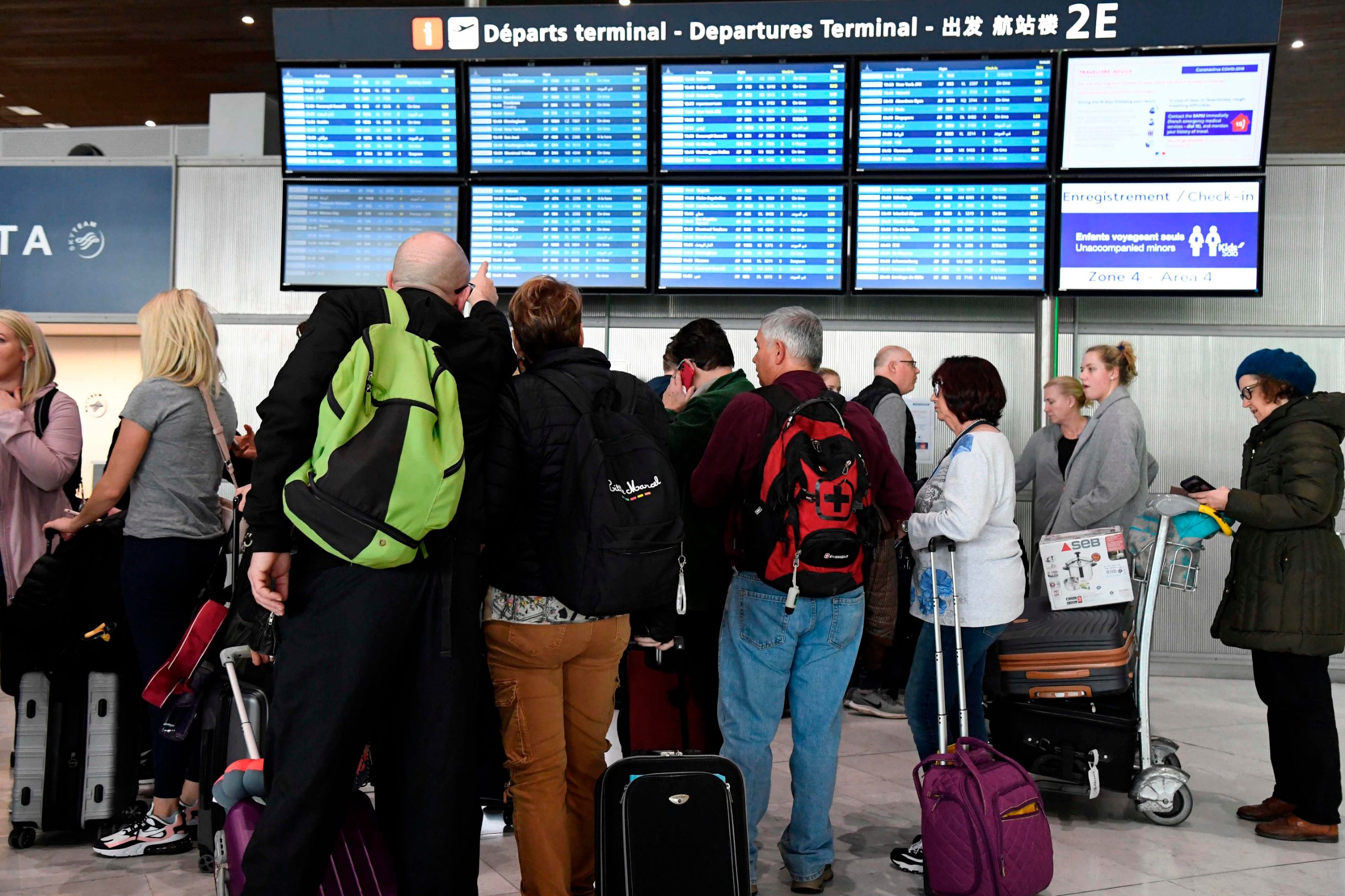 Putnici u pariškoj glavnoj zračnoj luci Charles-de-Gaulle
