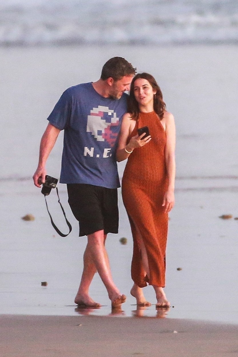 Costa Rica, COSTA RICA  - *PREMIUM-EXCLUSIVE*  - *Strict Web Embargo until 5 PM PT on March 12, 2020* Ben Affleck and new girlfriend, Ana De Armas enjoy a very romantic stroll on the beach in Costa Rica. Ben appeared clearly smitten with his Deep Water co-star snapping photos of her, cuddling and leaning in for a sweet kiss as they enjoyed a stroll on the beautiful beach. The 31 year old Cuban stunner went topless and wore a cheeky bikini bottom over a knitted chestnut halter dress. Ana could be seen snapping selfies while a smiling Ben sipped a Coca Cola and snapped photos of her.  *Shot on March 10, 2020*

BACKGRID USA 11 MARCH 2020, Image: 505574552, License: Rights-managed, Restrictions: RIGHTS: WORLDWIDE EXCEPT IN GERMANY, UNITED KINGDOM, Model Release: no, Credit line: CPR / BACKGRID / Backgrid USA / Profimedia
