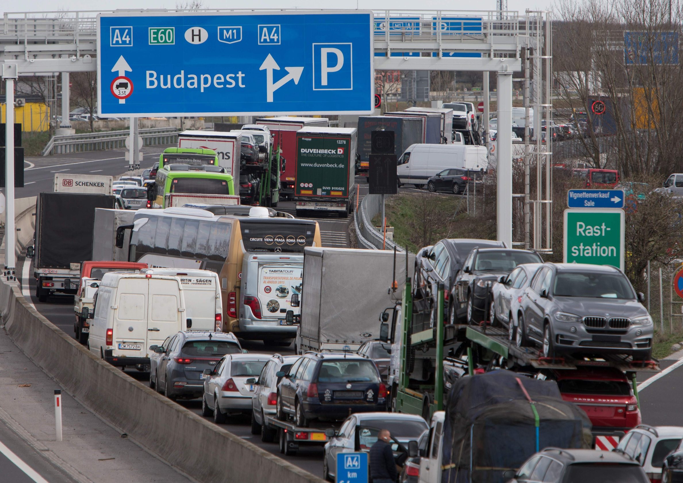 Drivers wait in the traffic jams on the A4 motorway towards Hungary, before the Nickelsdorf/Hegyeshalom border between Austria and Hungary on March 14, 2020 as border controls have been implemented to limit the spread of the novel coronavirus. - So far, Hungary has confirmed 19 cases of infections, nine of them Iranians (mostly university scholarship-holders), one British national, and the rest Hungarians. (Photo by ALEX HALADA / AFP)