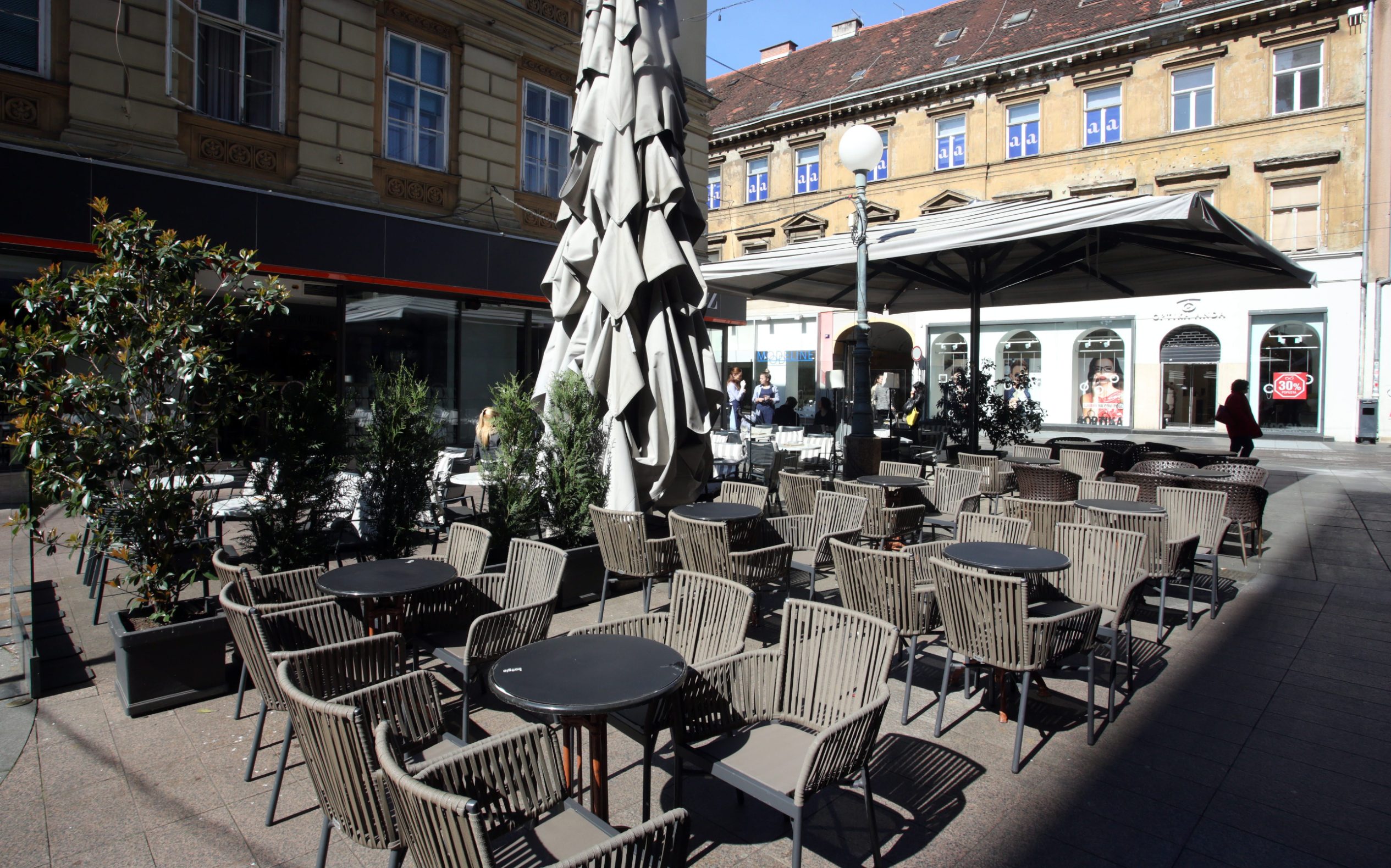 Empty coffee shops in Zagreb