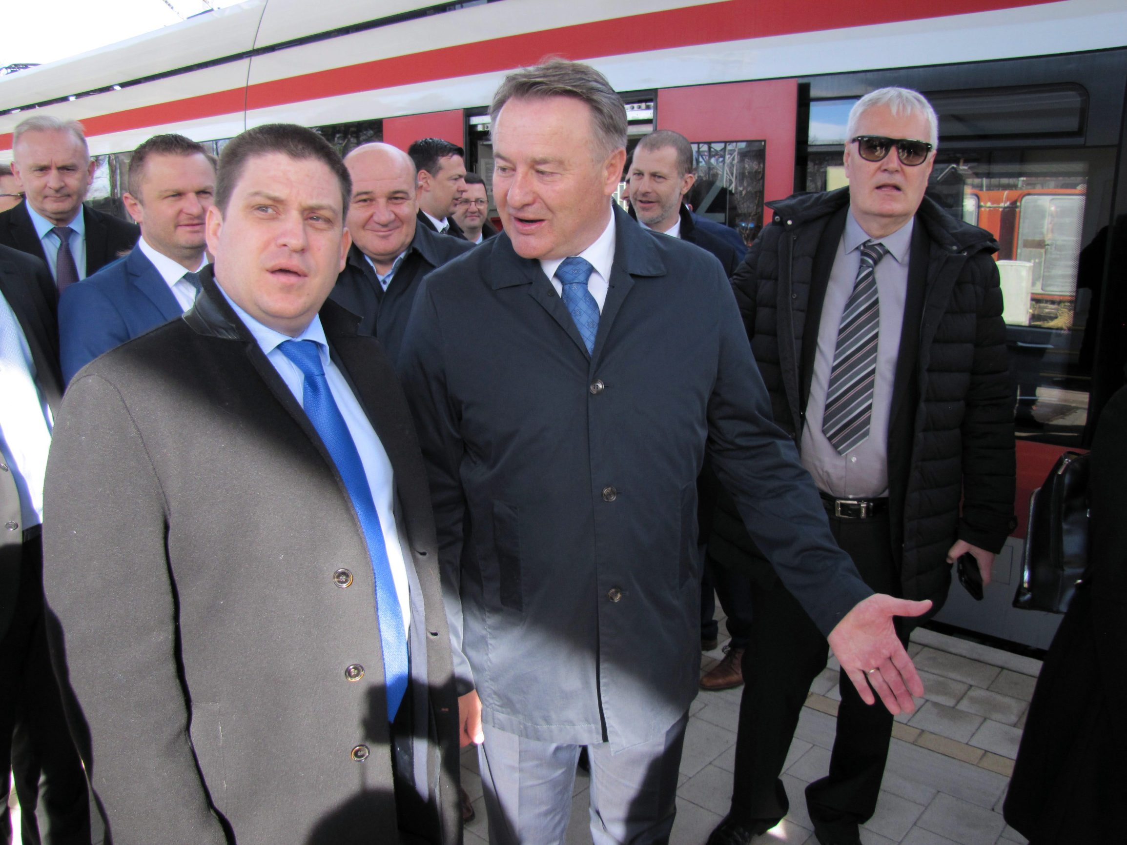 Sisak 020320. 
Ministar Butkovic posjetio jeSisak gdje je sa zupanom Ivom Zinicem razgovarao o radovima na prometnoj infrastrukturi.
Snimio: Mate Piskor / CROPIX                                                   