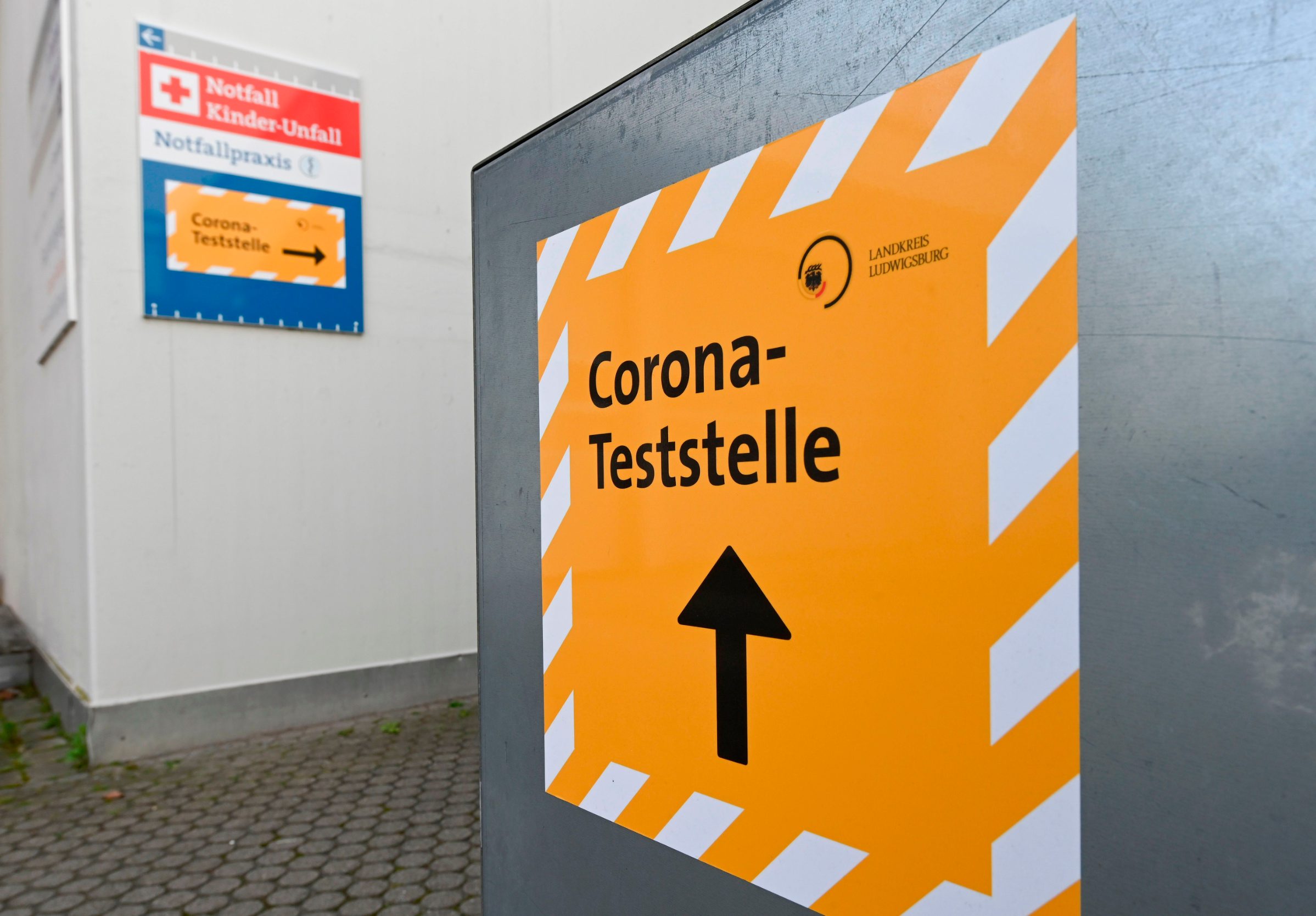 A sign shows the way to the corona test center at the hospital facilities Ludwigsburg in Ludwigsburg, southern Germany, on March 14, 2020. (Photo by THOMAS KIENZLE / AFP)
