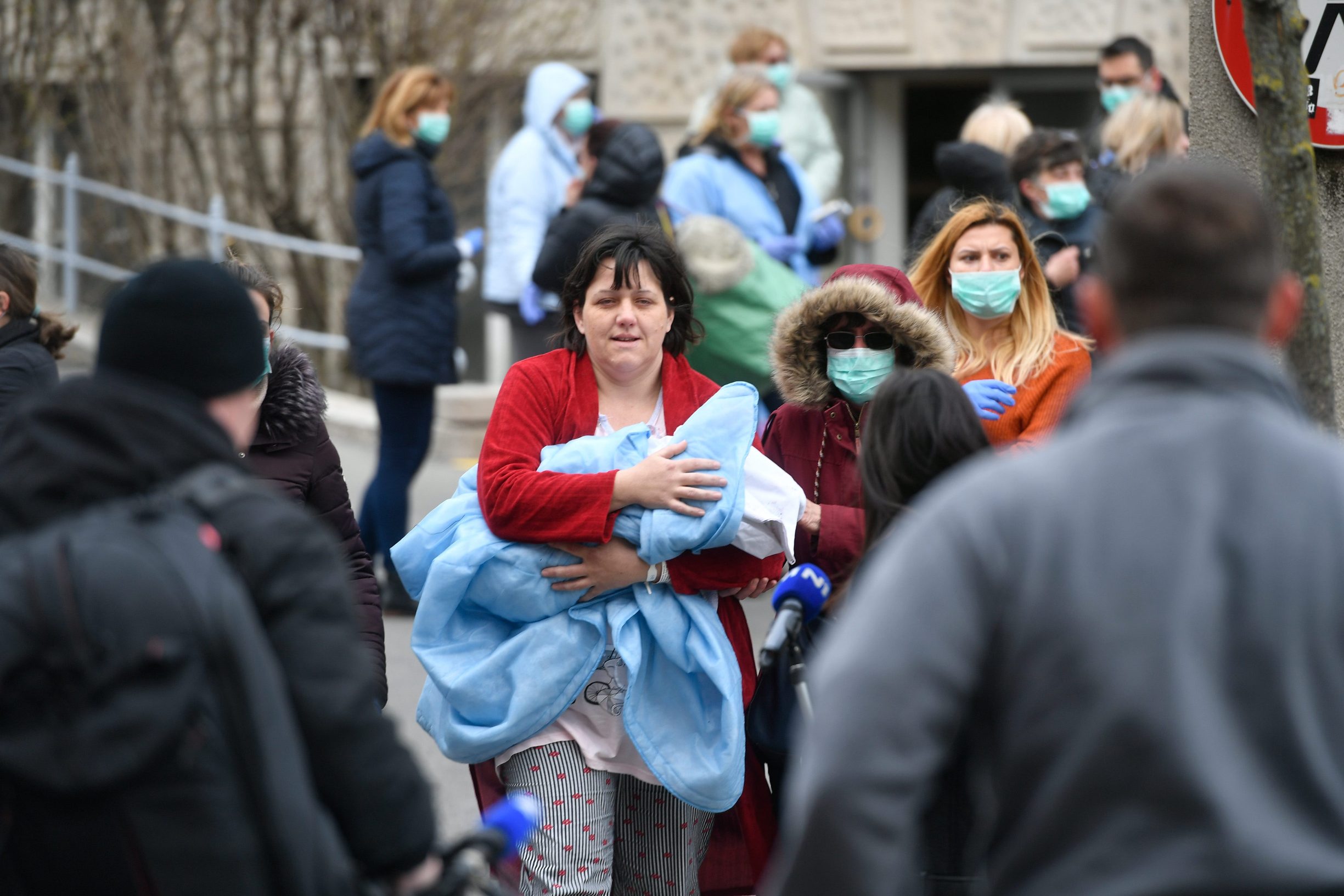 Zagreb, 220320.
Petrova.
Evakuacija bolnice zbog potresa.
Foto: Goran Mehkek / CROPIX
