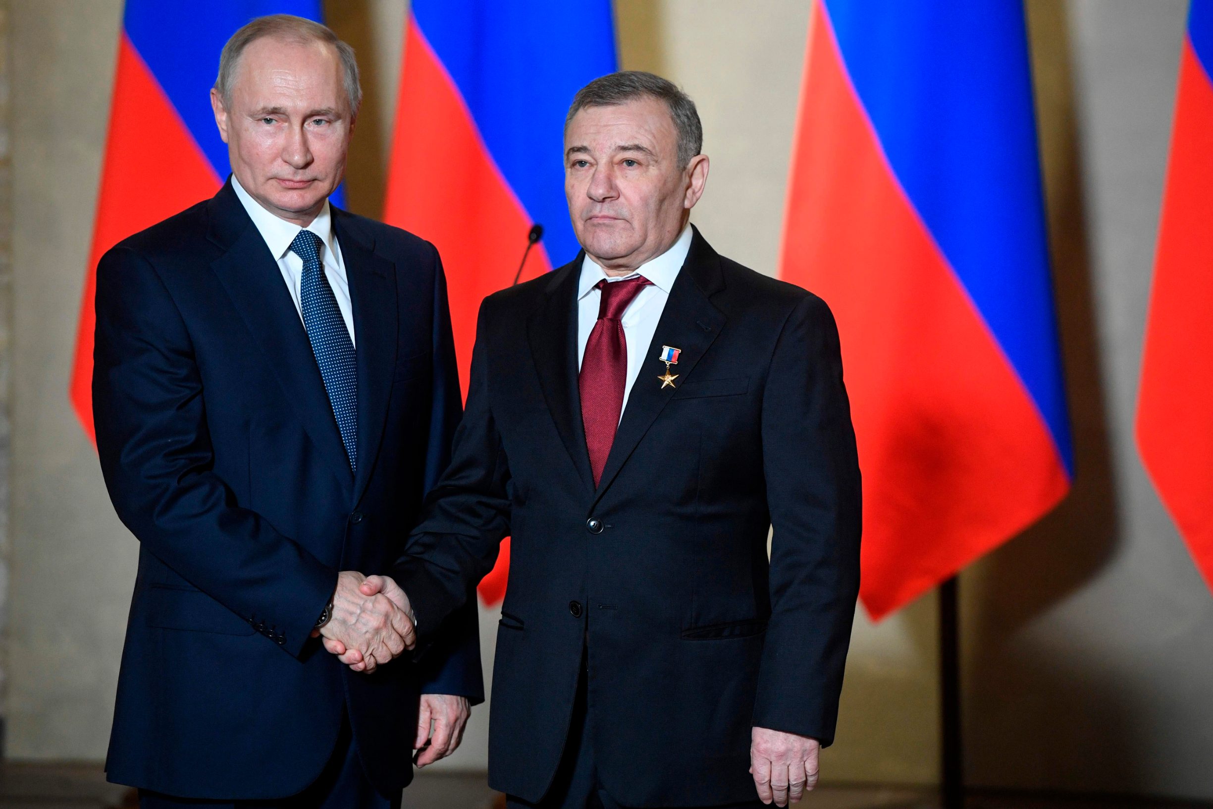 Ruski predsjednik Vladimir Putin je 18. ožujka odlikovao Arkadija Rotenberga, jednog od njemu odanih i omiljenih oligarha (desno) 