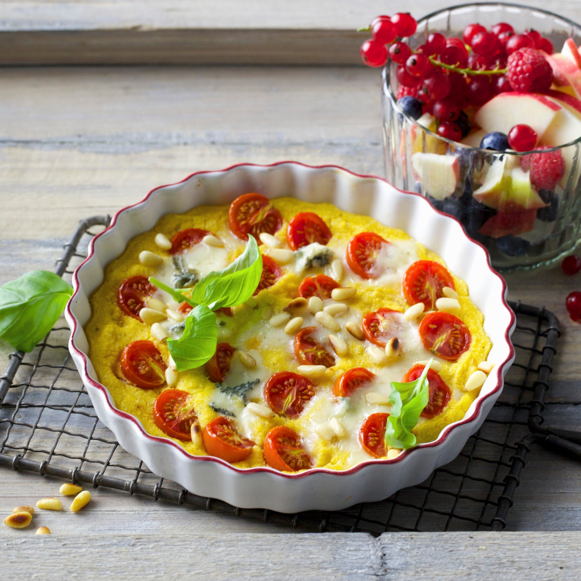 StockFood_11347859_HiRes_Onion_and_polenta_quiche_with_cherry_tomatoes_and_Gorgonzola