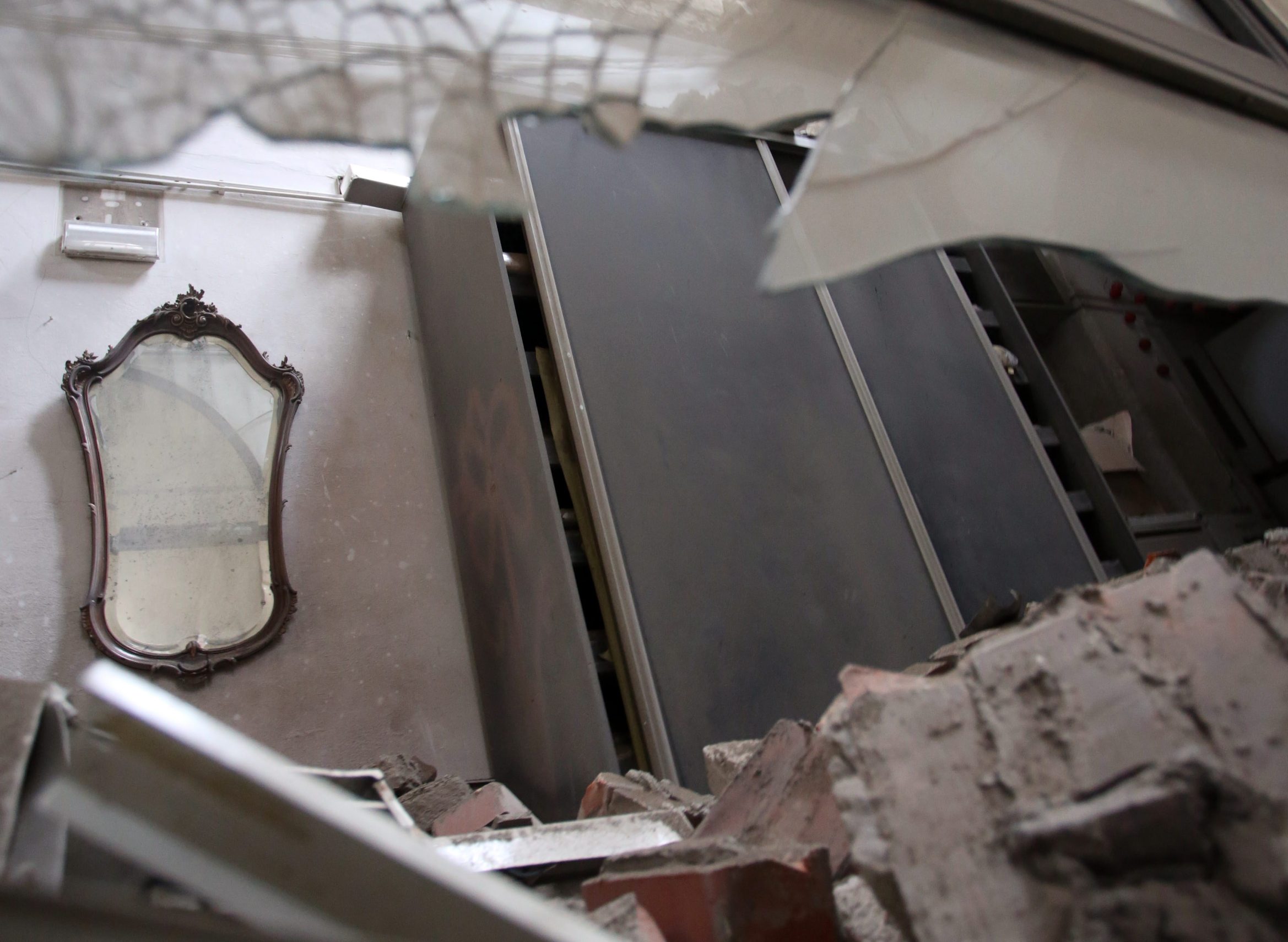 Zagreb, 240320.
Muzej za umjetnost i obrt.
Muzej je u potresu pretrpio veliku stetu.
Foto: Damjan Tadic / CROPIX