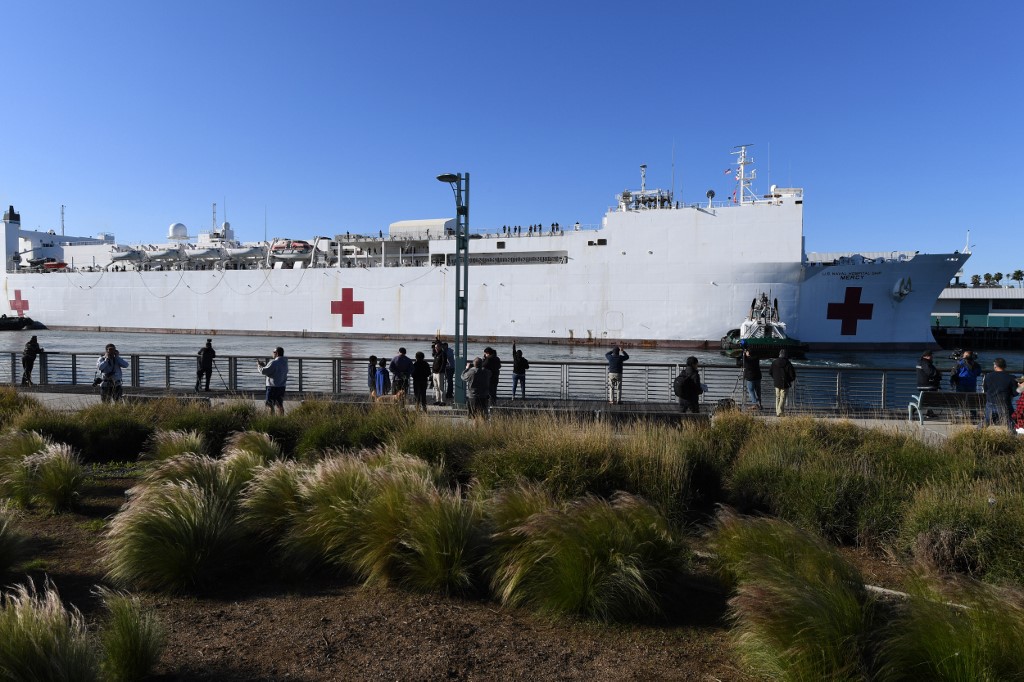 The US Navy hospital ship Mercy arrives March 27, 2020 at the Port of Los Angeles to help local hospitals amid the growing coronavirus crisis, in Los Angeles, California. (Photo by Robyn Beck / AFP)