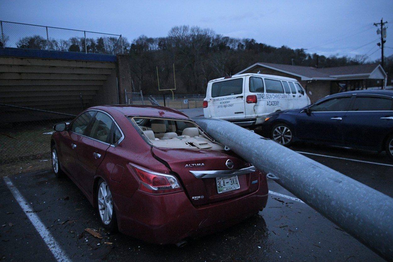 A falling pole crushed a car at Donelson Christian Academy when a deadly tornado plowed through Nashville in the early morning hours of Tuesday, March 3, 2020.

Sem 9362, Image: 502746816, License: Rights-managed, Restrictions: *** World Rights ***, Model Release: no, Credit line: USA TODAY Network / ddp USA / Profimedia