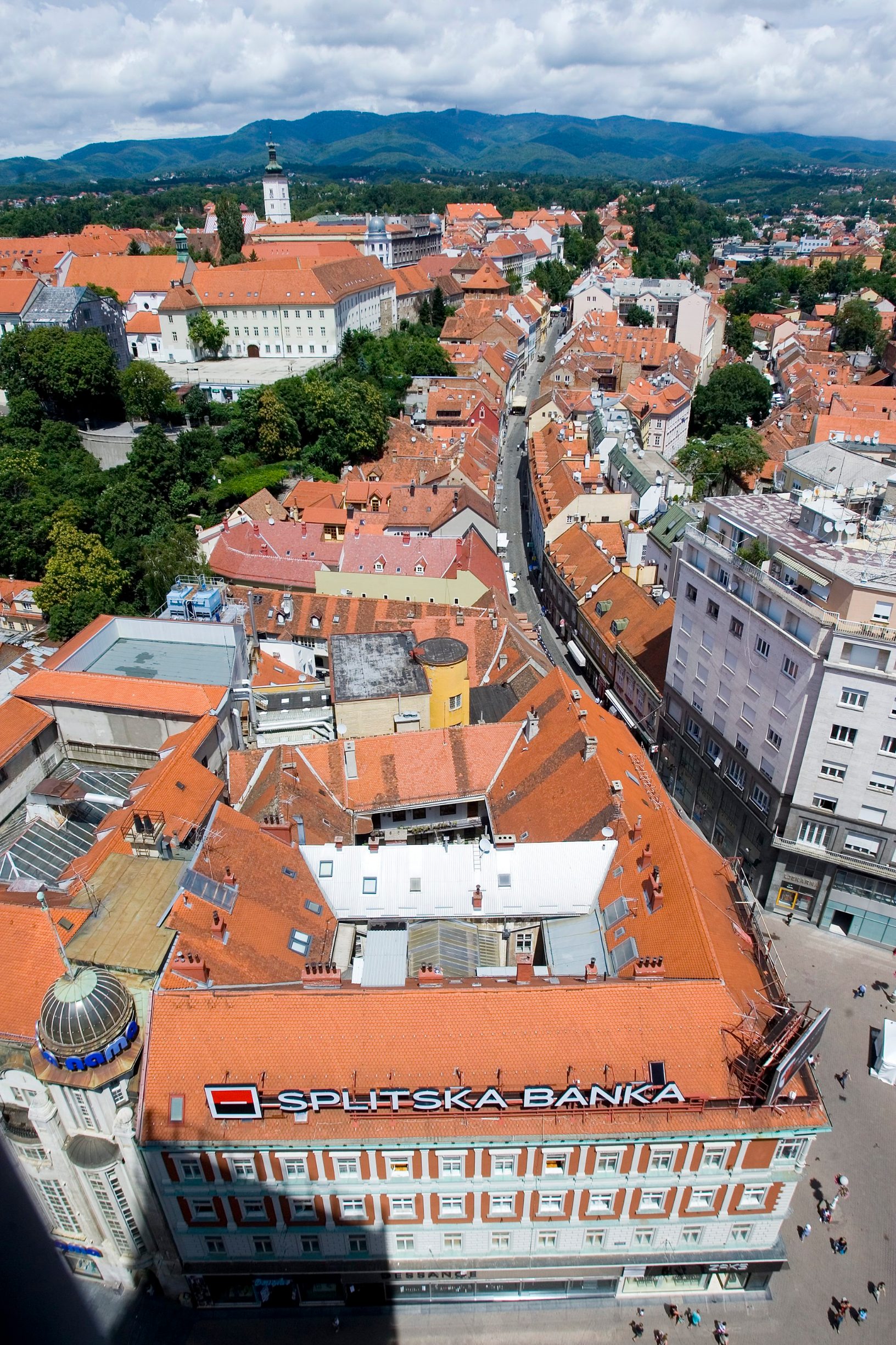 Zagreb, 080714.
Trg bana Jelacica, 16. kat nebodera.
Na fotografiji: Radiceva ulica.
Foto: Tomislav Kristo / CROPIX