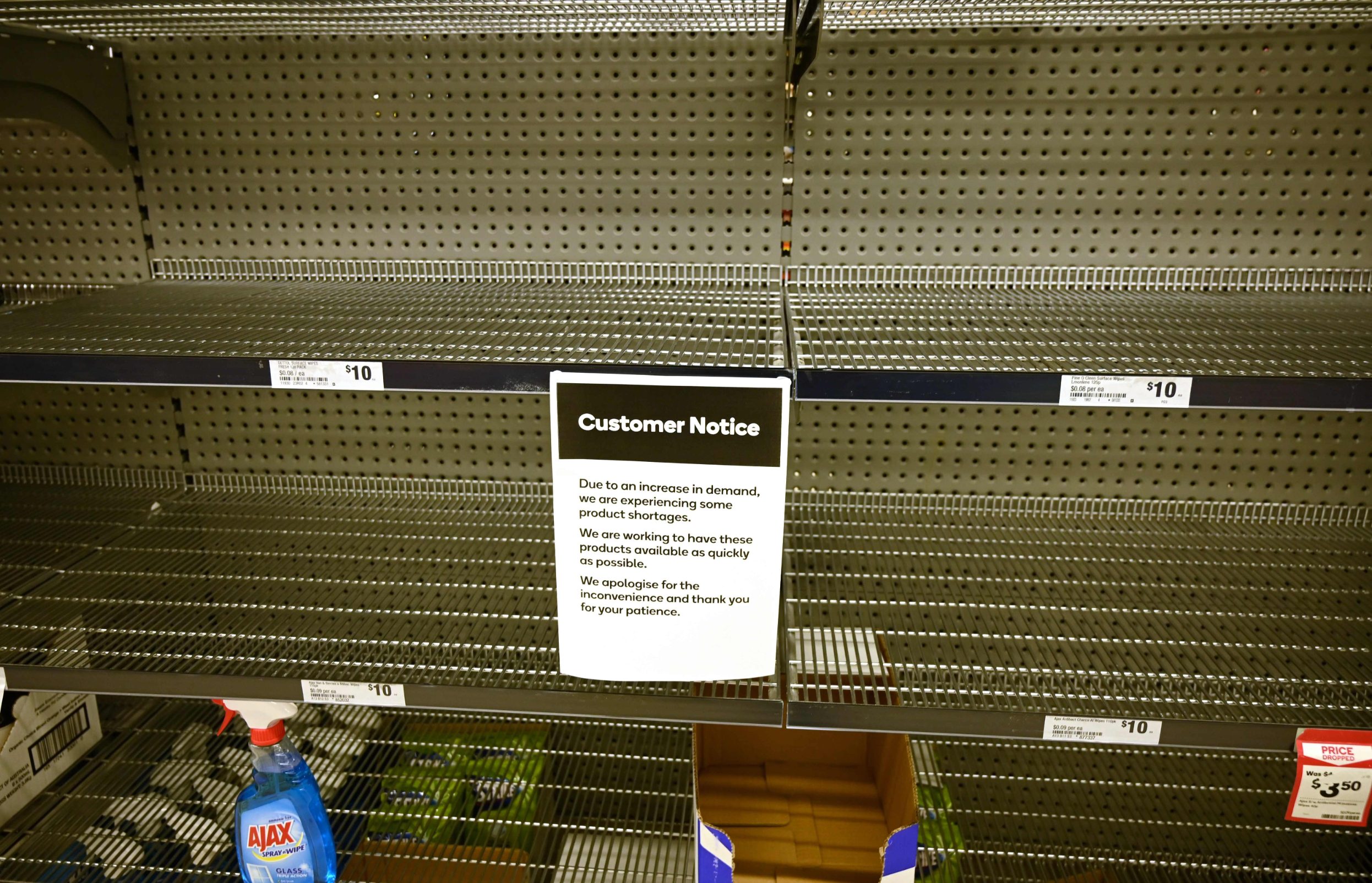Shelves are empty of hand sanitiser in a supermarket in Sydney on March 4, 2020. - Australia's biggest supermarket announced a limit on hand sanitisers and toilet paper purchases after the global spread of coronavirus sparked a spate of panic buying Down Under. (Photo by PETER PARKS / AFP)