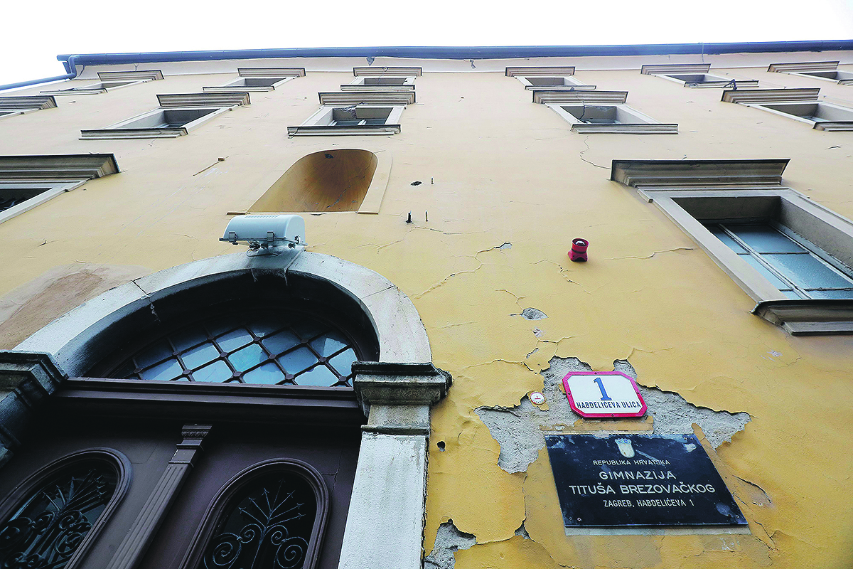 Zagreb, 240320.
Ostecenja na zgradama Gornjeg grada nakon potresa 220320.
Na fotografiji: gimnazija Titusa Brezovackog.
Foto: Tomislav Kristo / CROPIX