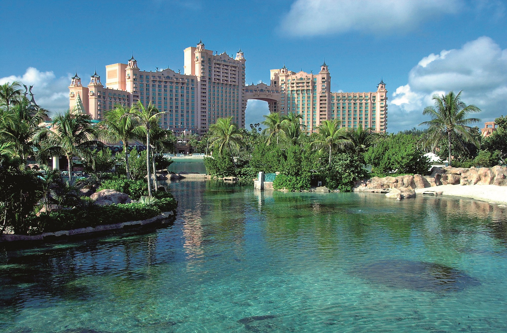 383636 01: The Royal Towers hotel of Atlantis is surrounded by saltwater lagoons full of fish that can be seen from underground as well as from above December 11, 2000 on Paradise Island in Nassau, Bahamas. (Photo by Tim Chapman/Liaison)