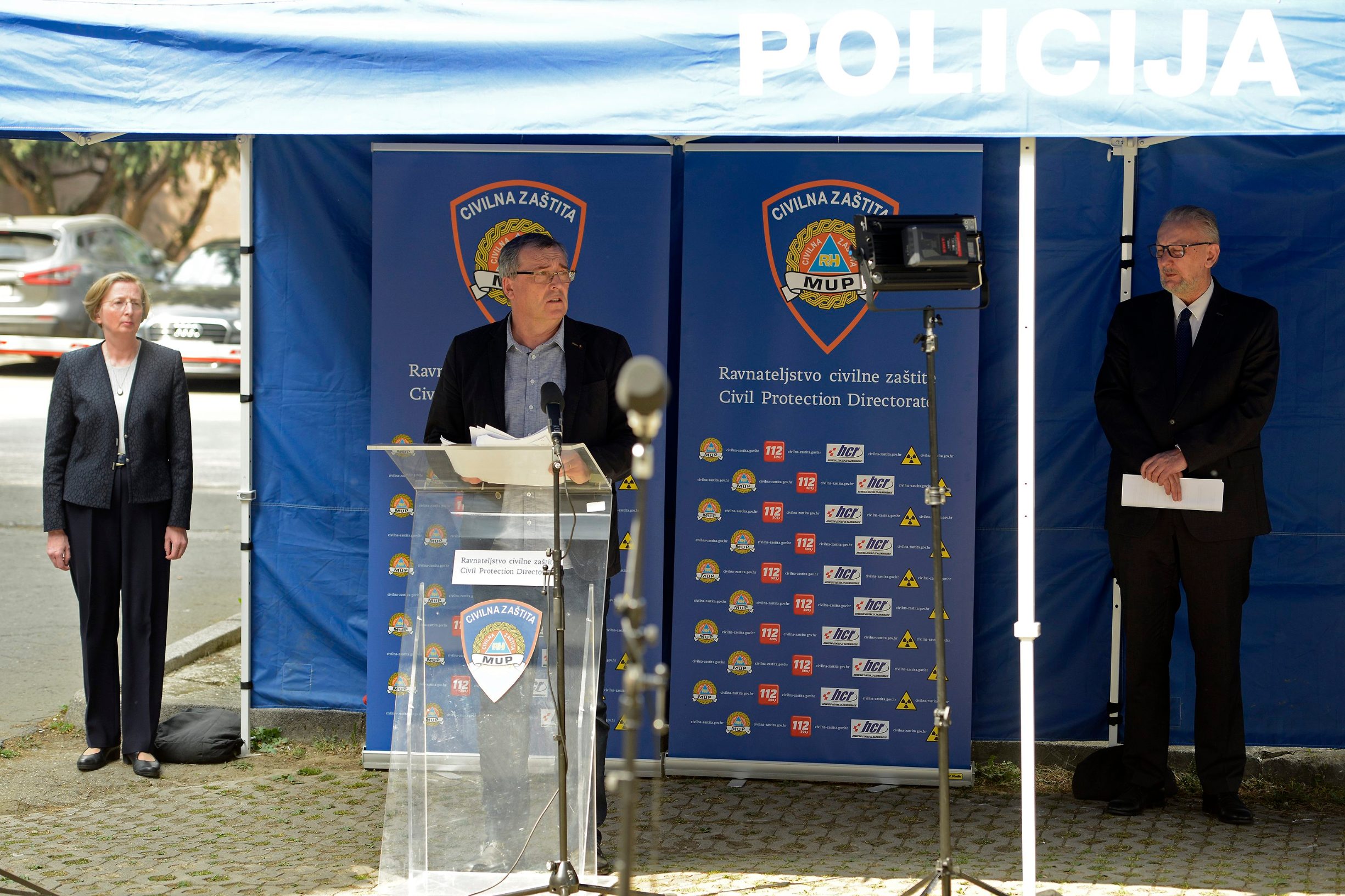 Zagreb, 100420
Konferencija za medije Nacionalnog stozera civilne zastite o najnovijim detaljima sirenja koronavirusa u Hrvatskoj. 
Na fotografij: Alemka Markotic, Krunoslav Capak, Davor Bozinovic.
foto: Bruno Konjevic / CROPIX