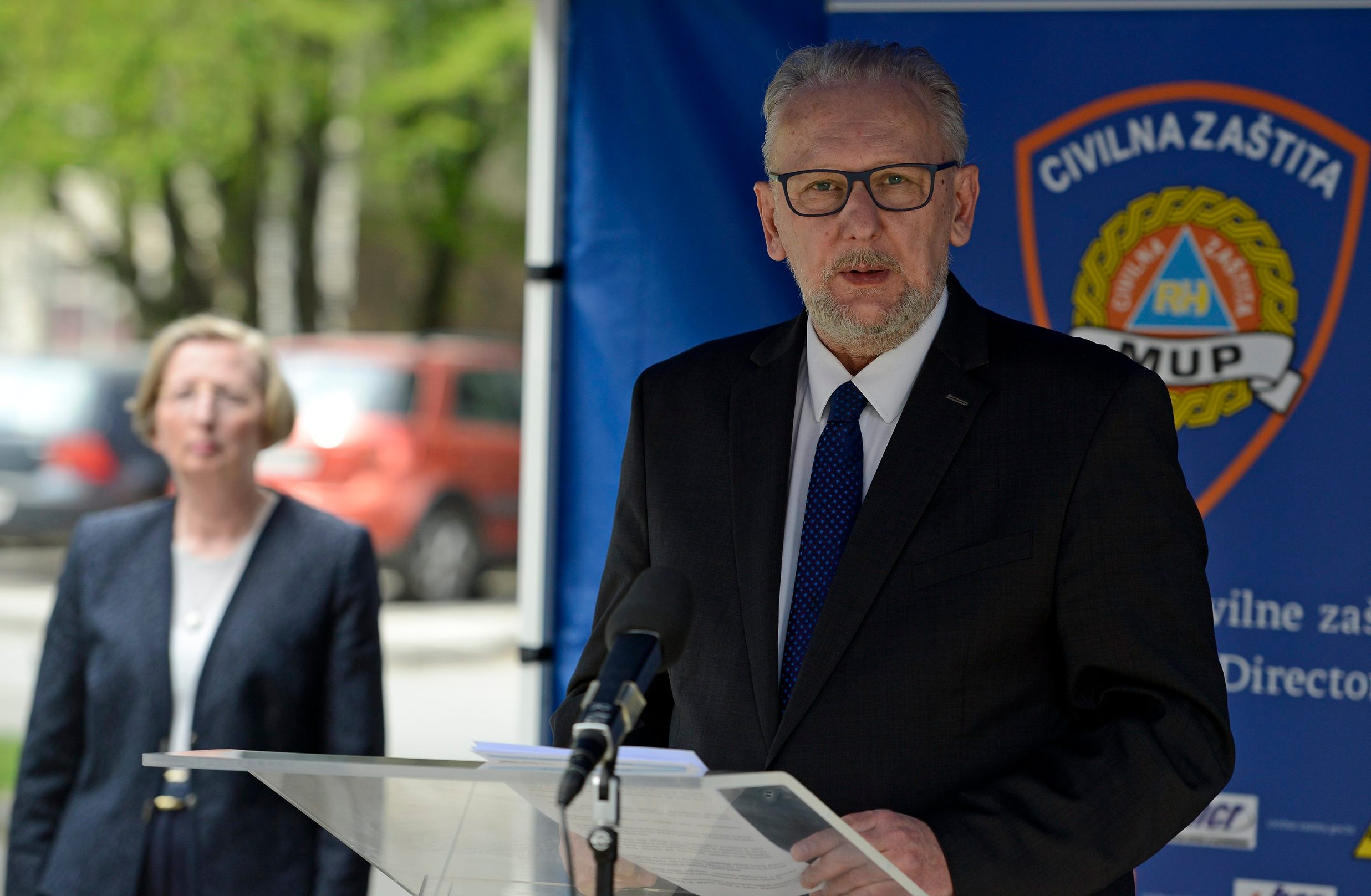 Zagreb, 100420
Konferencija za medije Nacionalnog stozera civilne zastite o najnovijim detaljima sirenja koronavirusa u Hrvatskoj. 
Na fotografij: Alemka Markotic, Davor Bozinovic.
foto: Bruno Konjevic / CROPIX