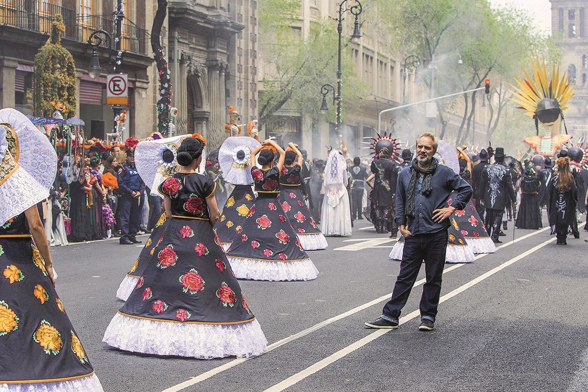 SPECTRE, director Sam Mendes, on location in Mexico City to shoot The Day of the Dead parade, 2015. ph: Jonathan Olley / © Columbia Pictures / courtesy Everett Collection