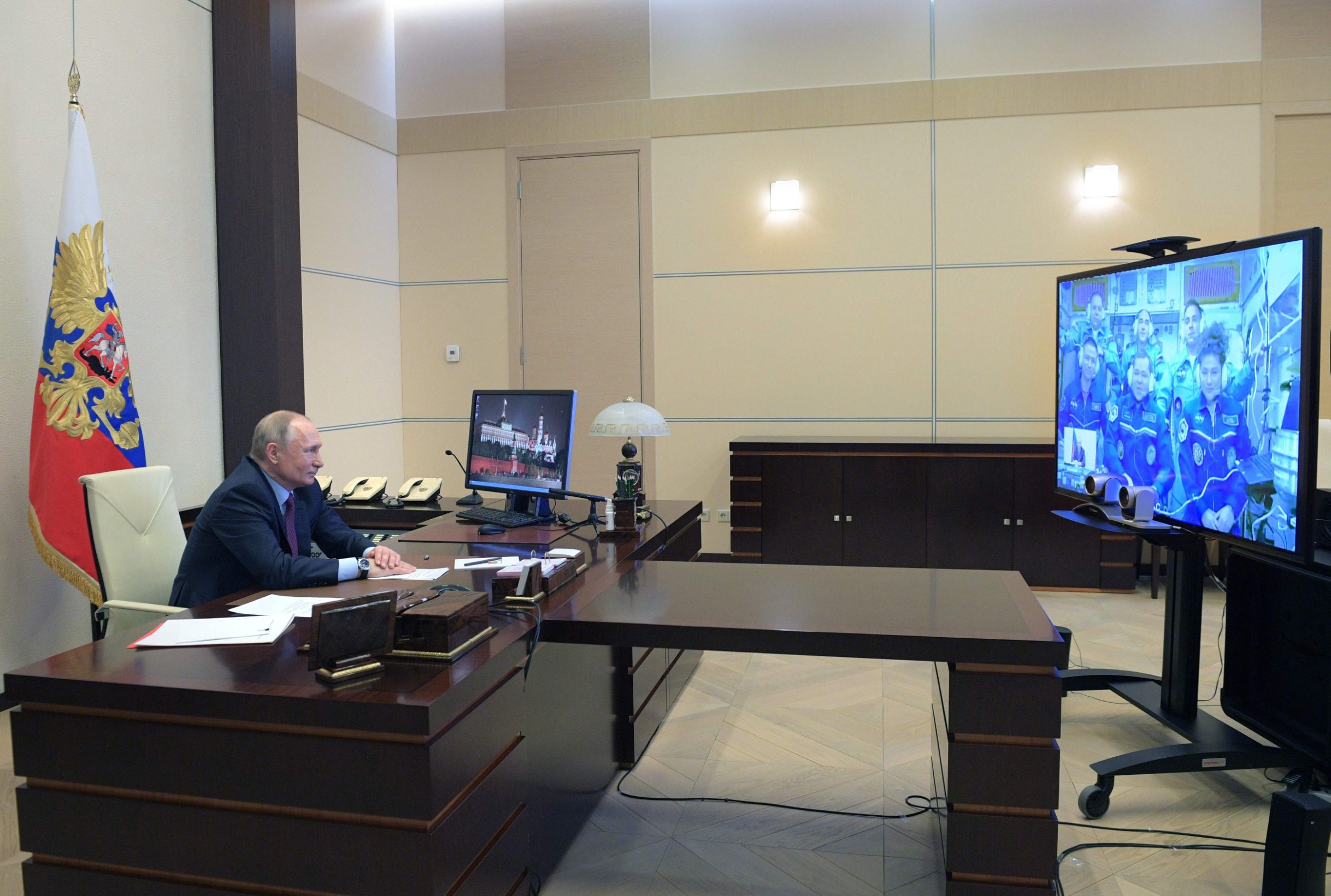 Russian President Vladimir Putin holds a video link with cosmonauts onboard the International Space Station (ISS), at the Novo-Ogaryovo state residence outside Moscow on April 10, 2020. (Photo by Alexey DRUZHININ / SPUTNIK / AFP)
