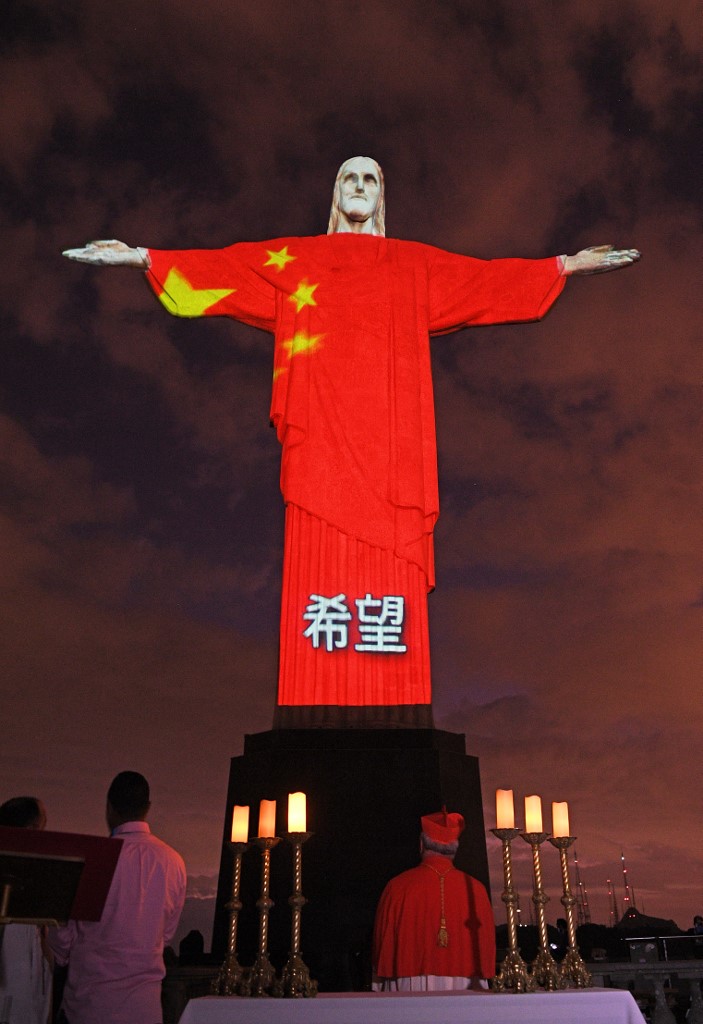 View of the world famous Christ the Redeemer statue on Easter day with a Chinese flag projected on it amid the COVID-9 coronavirus pandemic in Rio de Janeiro, Brazil on April 12, 2020. (Photo by CARL DE SOUZA / AFP)