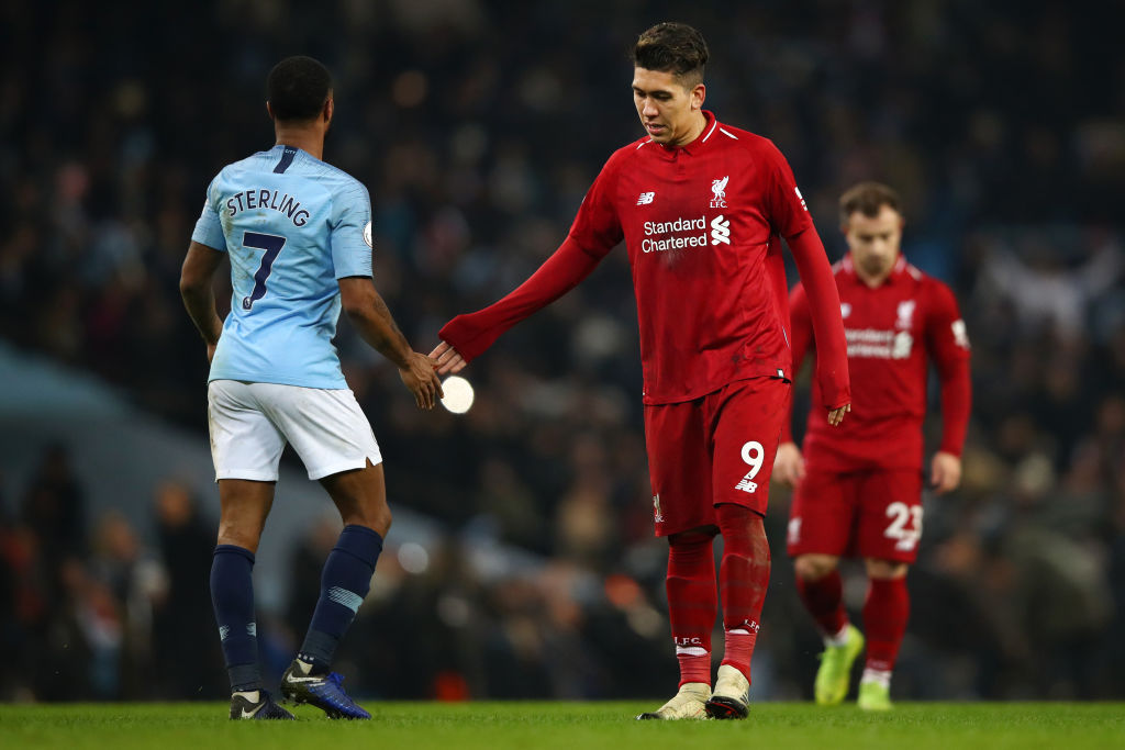 MANCHESTER, ENGLAND - JANUARY 03: Roberto Firmino of Liverpool shakes hands with Raheem Sterling of Manchester City during the Premier League match between Manchester City and Liverpool FC at the Etihad Stadium on January 3, 2019 in Manchester, United Kingdom.  (Photo by Clive Brunskill/Getty Images)