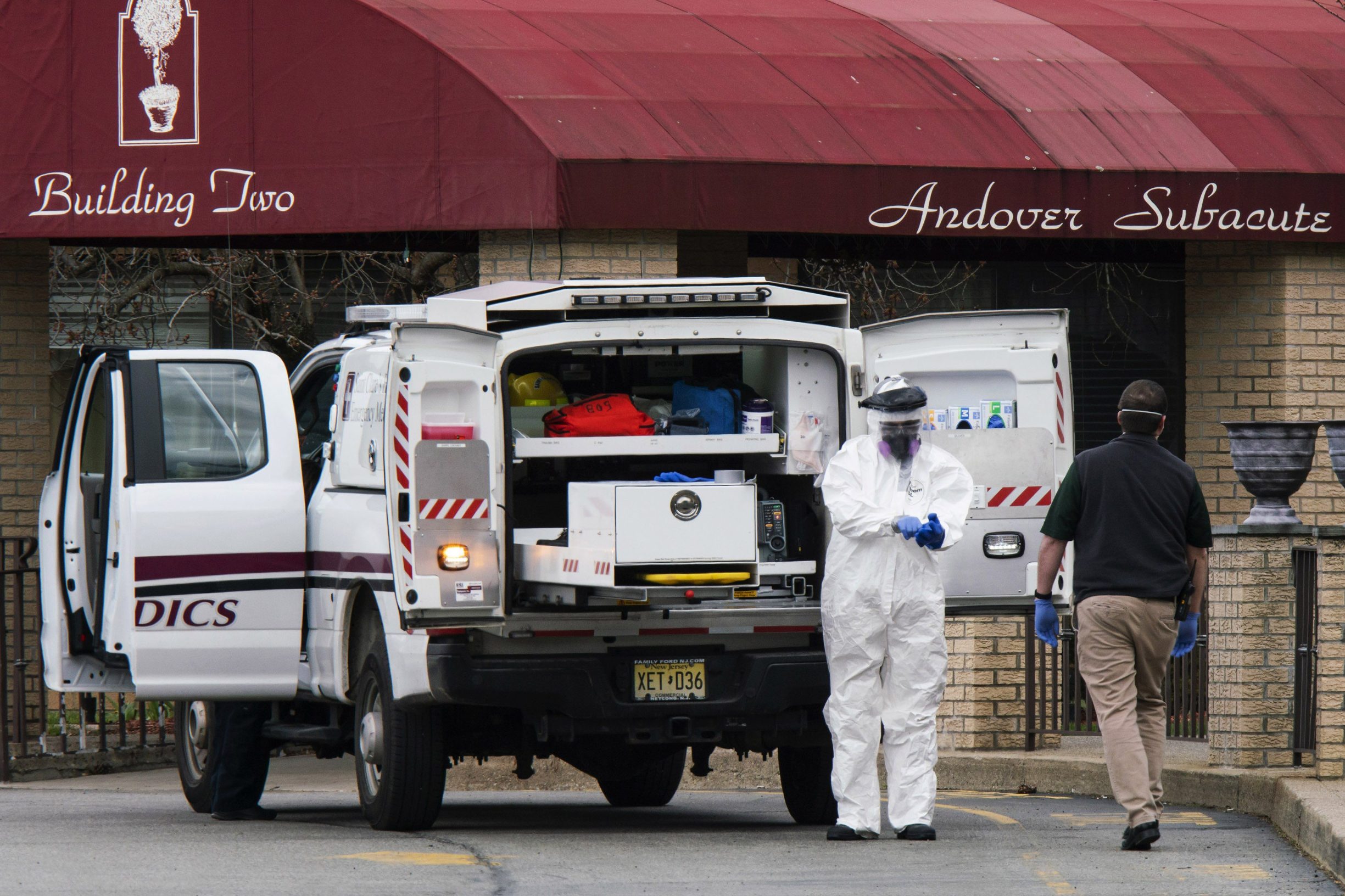 ANDOVER, NJ - APRIL 16: Medical workers put on masks and personal protective equipment (PPE) while preparing to transport a deceased body at Andover Subacute and Rehabilitation Center on April 16, 2020 in Andover, New Jersey. After an anonymous tip to police, 17 people were found dead at the long-term care facility, including two nurses, where at least 76 patients and 41 staff members have tested positive for COVID-19.   Eduardo Munoz Alvarez/Getty Images/AFP
== FOR NEWSPAPERS, INTERNET, TELCOS & TELEVISION USE ONLY ==