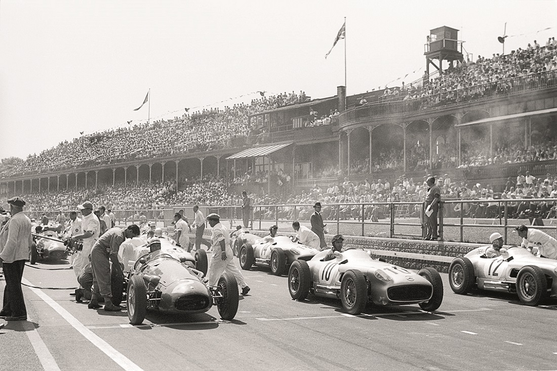 Jean Behra, Juan Manuel Fangio, Stirling Moss, Maserati 250F Mercedes W196, Grand Prix of Great Britain, Aintree, 16 July 1955. (Photo by Bernard Cahier/Getty Images)
