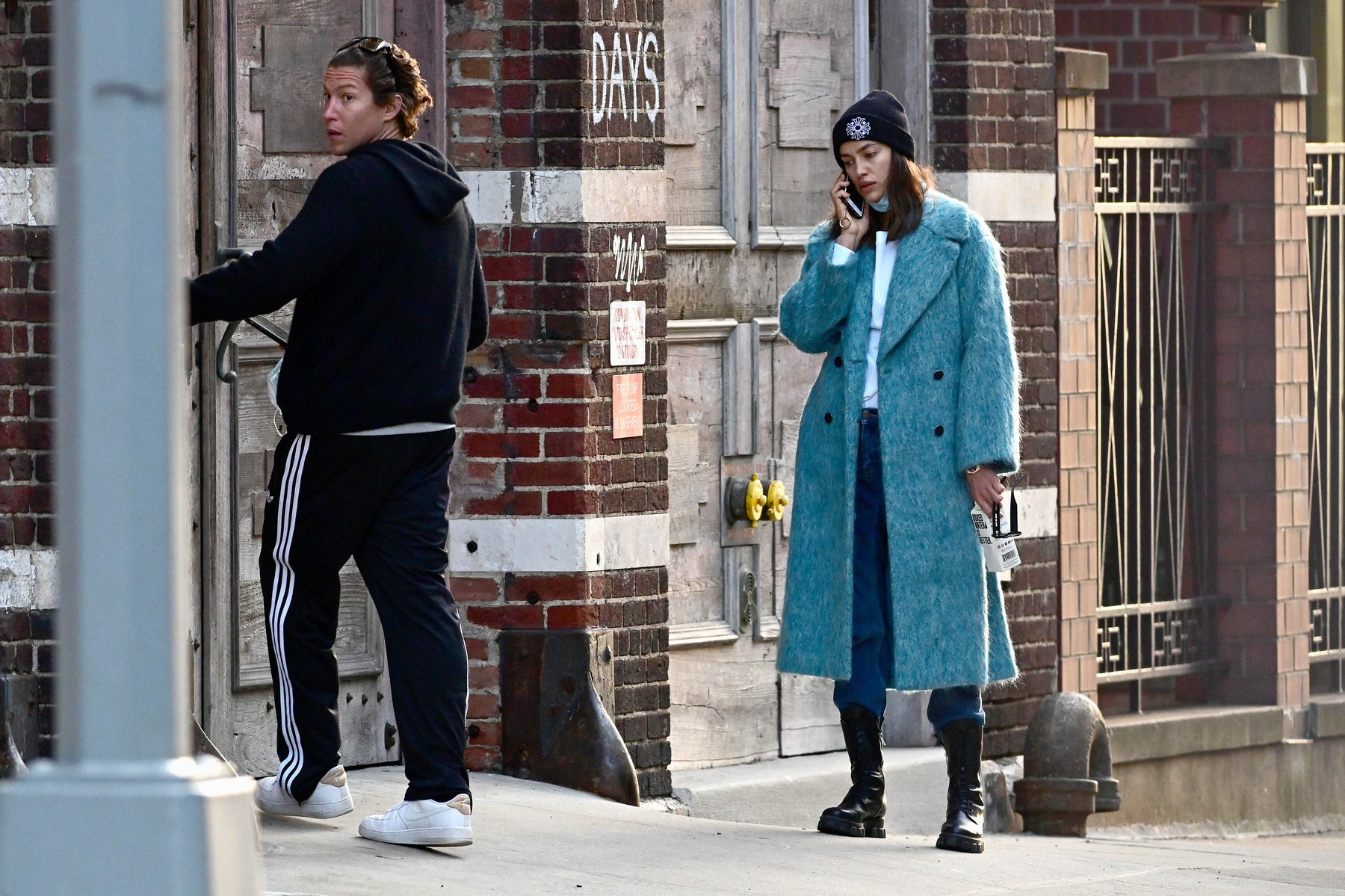 03/27/2020 PREMIUM EXCLUSIVE: Irina Shayk is spotted out for the first time with Vito Schnabel, sparking dating rumors. The duo kept close during the Coronavirus quarantine in New York City. The Russian supermodel and the art dealer took a walk together before heading back to Vito's apartment. Shayk split from Bradley Cooper in 2019, while Schnabel was last linked to Amber Heard, also in 2019., Image: 510969358, License: Rights-managed, Restrictions: Exclusive NO usage without agreed price and terms. Please contact sales@theimagedirect.com, Model Release: no, Credit line: TheImageDirect.com / The Image Direct / Profimedia