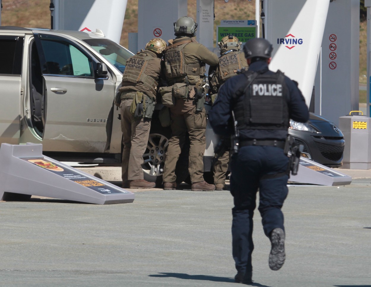 RCMP officers prepare to take a person into custody at a gas station in Enfield, N.S. on Sunday April 19, 2020. A suspect in an active shooter investigation is in custody in Nova Scotia, with police saying several people were harmed before a man wearing police clothing was arrested. Gabriel Wortman was arrested by the RCMP at the Irving Big Stop in Enfield, N.S., about 35 km from downtown Halifax., Image: 514293516, License: Rights-managed, Restrictions: World rights excluding North America, Model Release: no, Credit line: Tim Krochak / PA Images / Profimedia