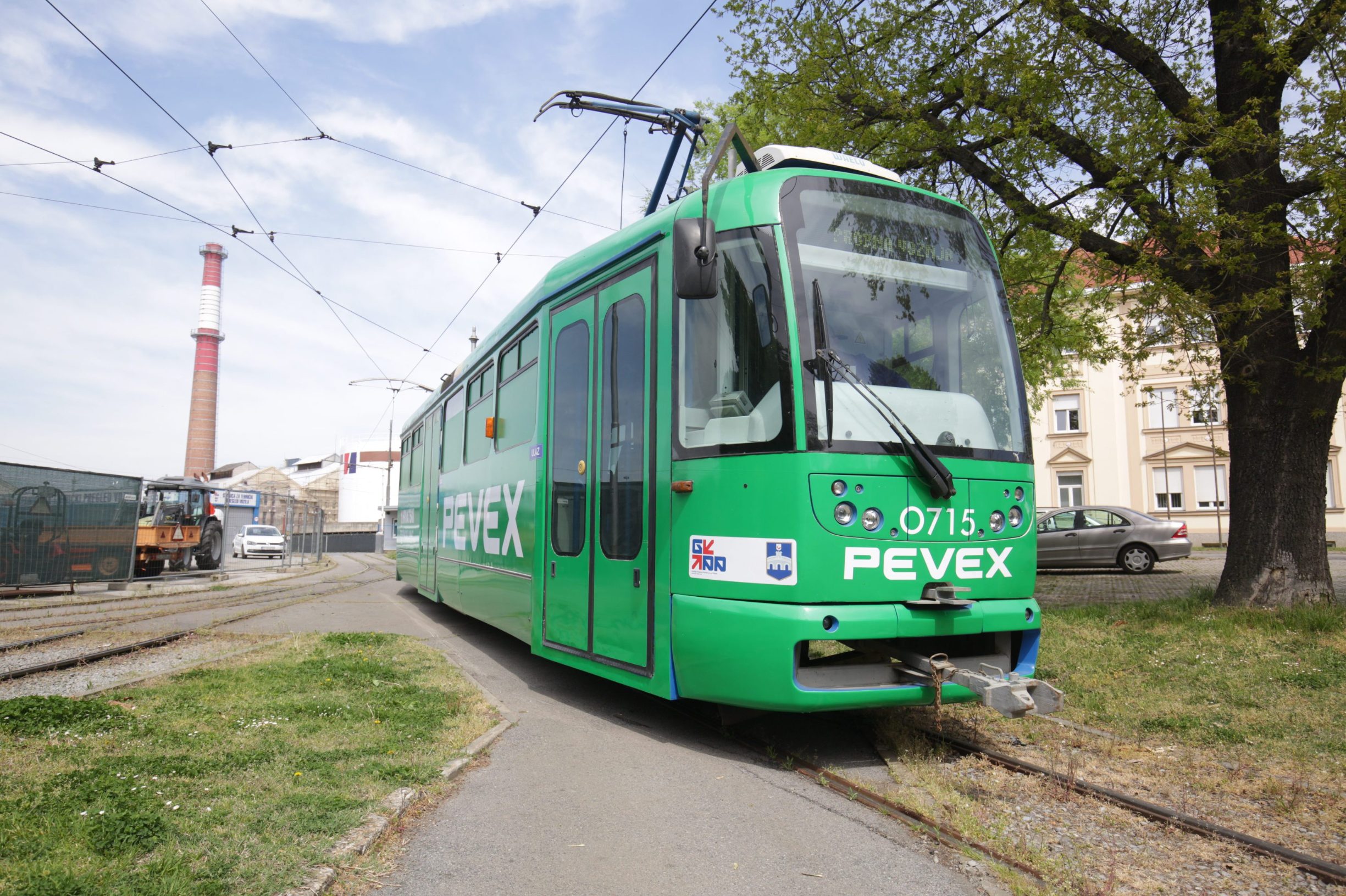 Osijek, 210420.
Gradski prijevoz putnika pokrenuo je probne voznje tramvaja radi odrzavanja povoljnih tehnickih uvjeta na vozilima i tramvajskoj pruzi.
Na fotografiji: tramvaj GPP-a.
Foto: Vlado Kos / CROPIX