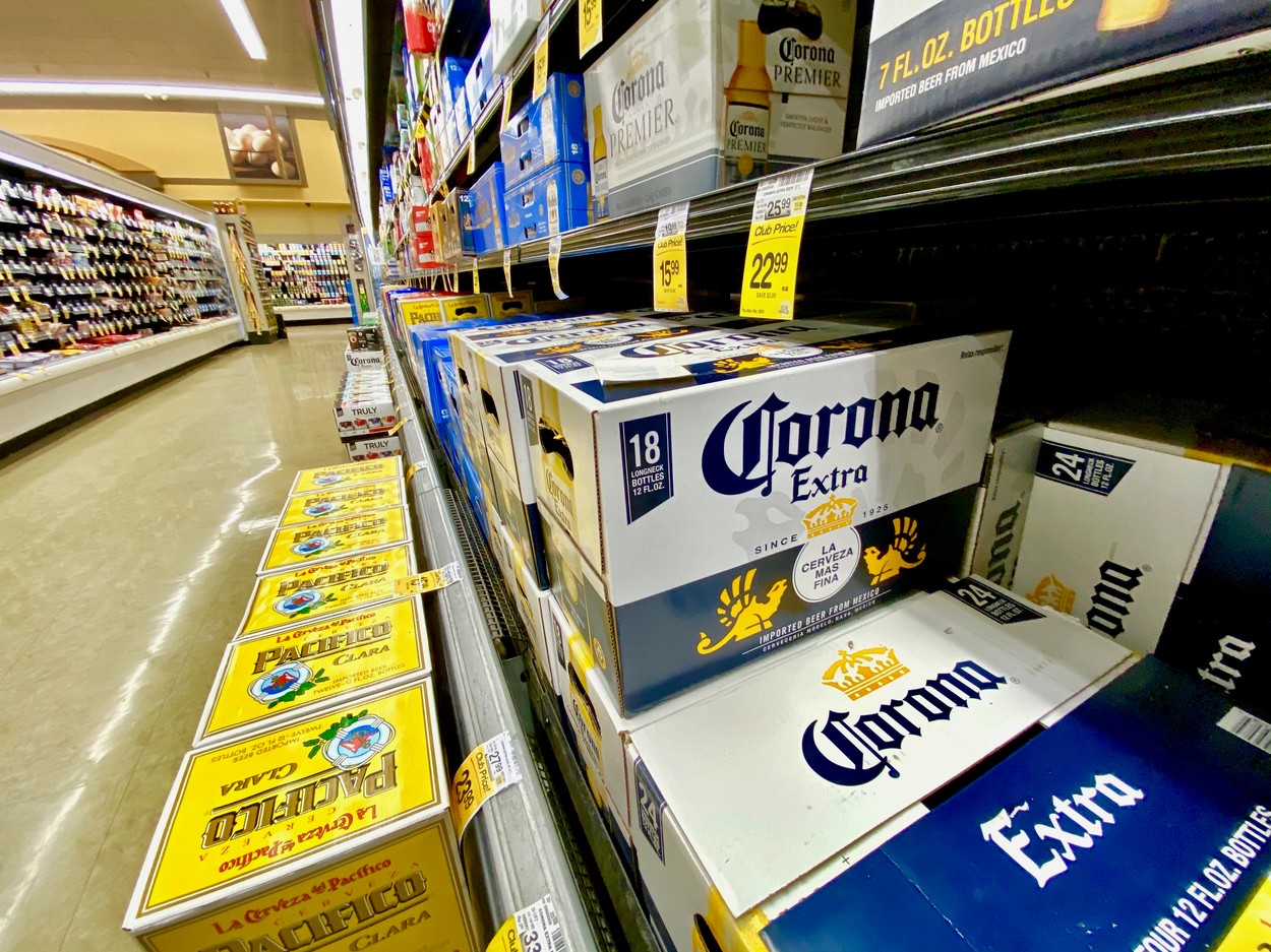 March 30, 2020, Santa Barbara, California, U.S: Coronavirus Kills Corona Beer Sales: ..Corona Beer is still on the shelves at Safeway in Goleta, CA, but not for long. On Thursday Grupo Modelo, the maker of the beer and a subsidiary of Anheuser-Busch InBev, announced it was temporarily ending production and marketing of Corona Beer, along with its other brands like Pacifica and Models Beer, as a result of the Mexican government's decision to suspend all 'non-essential' activities for the next month in an attempt to slow the spread of coronavirus throughout the country., Image: 512342956, License: Rights-managed, Restrictions: , Model Release: no, Credit line: Amy Katz / Zuma Press / Profimedia