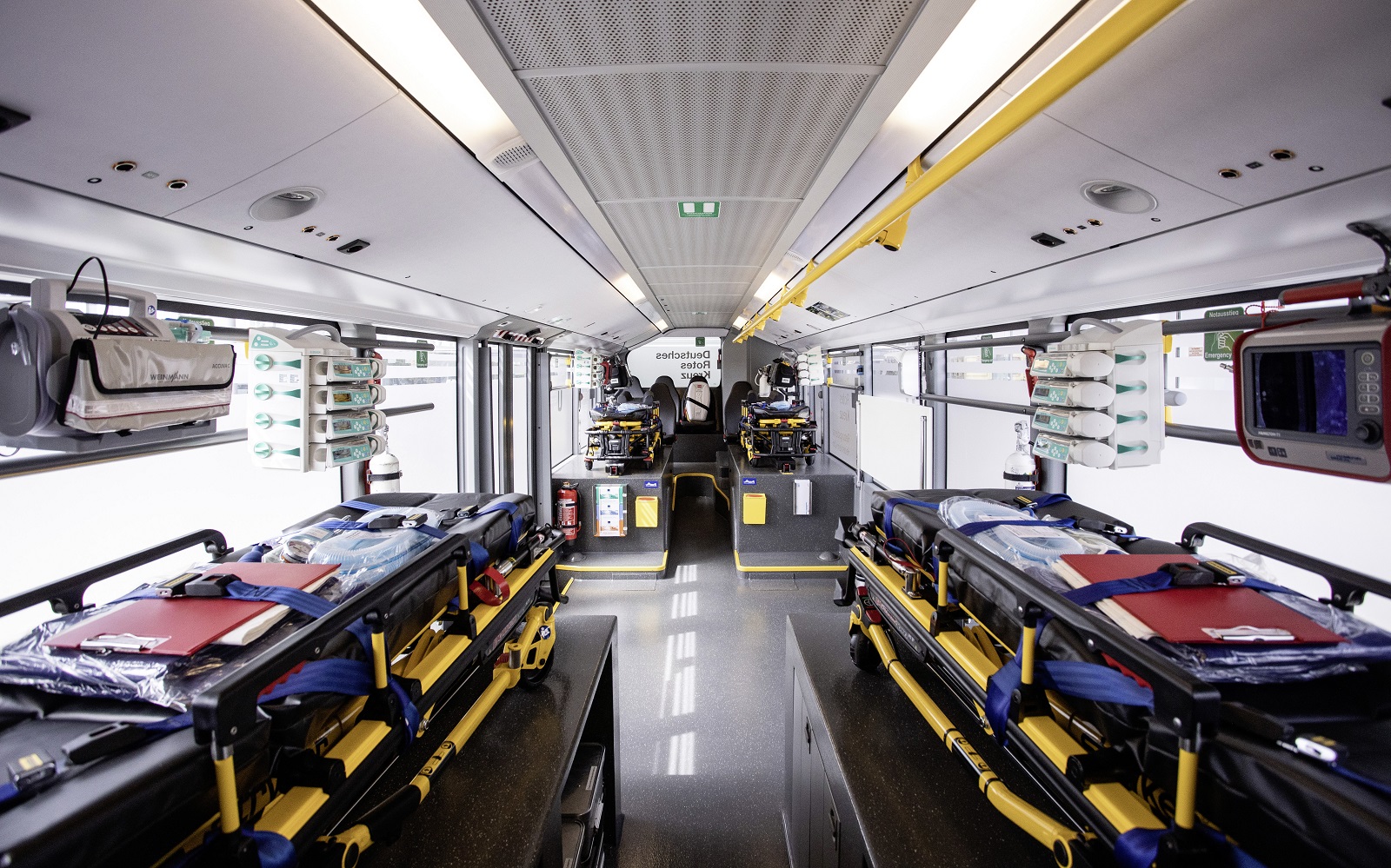 Daimler Buses baut Mercedes-Benz Citaro für den Transport von COVID-19-Patienten um. 

Daimler Buses converts Mercedes-Benz Citaro for transporting COVID-19 patients 