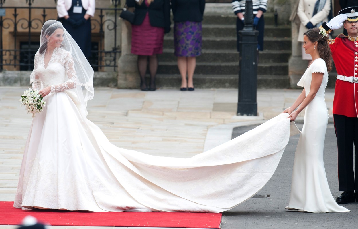 Catherine Middleton and Pippa Middleton arrive at Westminster Abbey., Image: 104713597, License: Rights-managed, Restrictions: NONE, Model Release: no, Credit line: UK Press/Press Association Images / PA Images / Profimedia