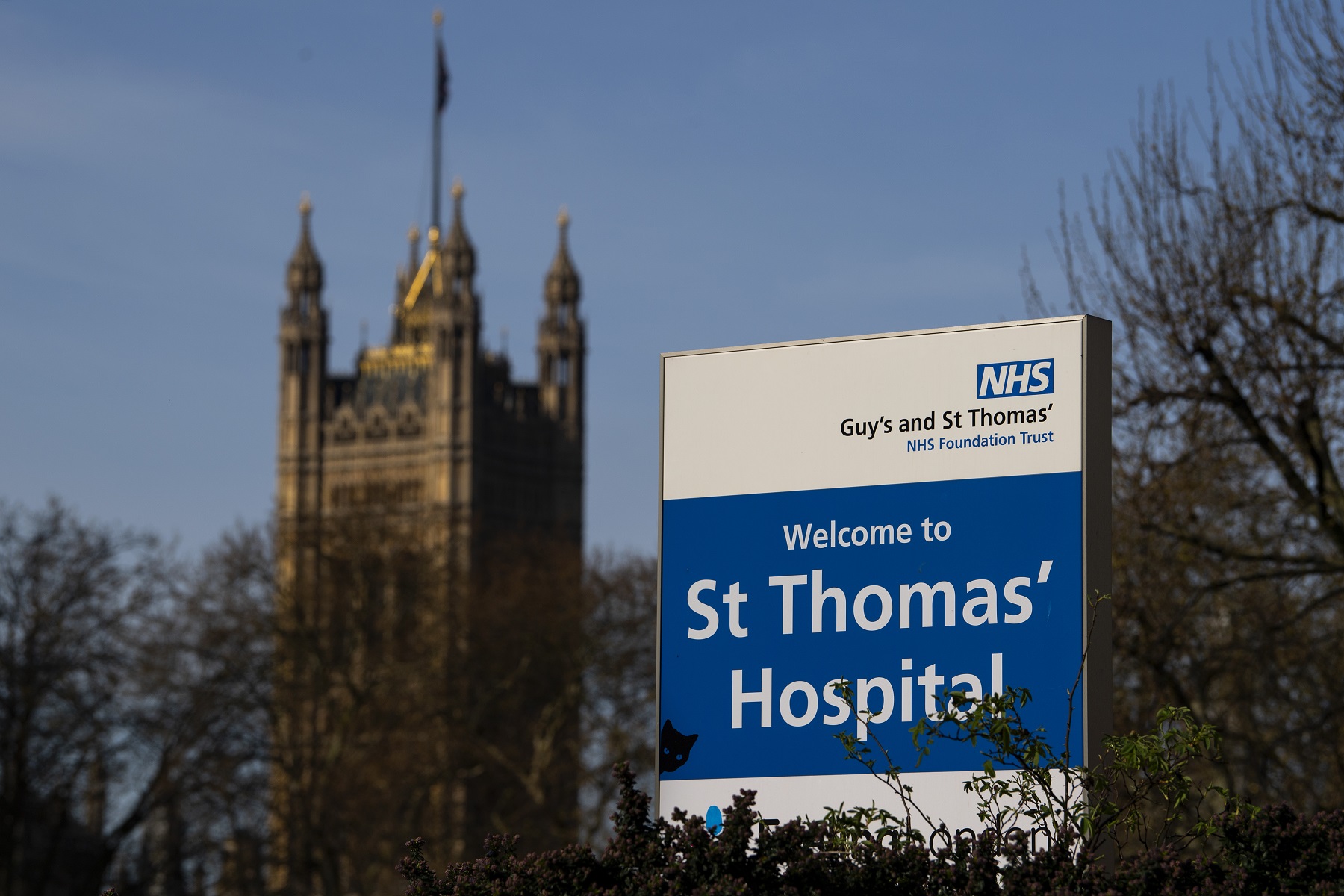 LONDON, ENGLAND - APRIL 07: A sign for St Thomas' Hospital is seen in front of the Houses of Parliament on April 07, 2020 in London, England. Prime Minister Boris Johnson was transferred to the intensive care unit at St Thomas' Hospital after his coronavirus symptoms worsened last night. (Photo by Justin Setterfield/Getty Images)