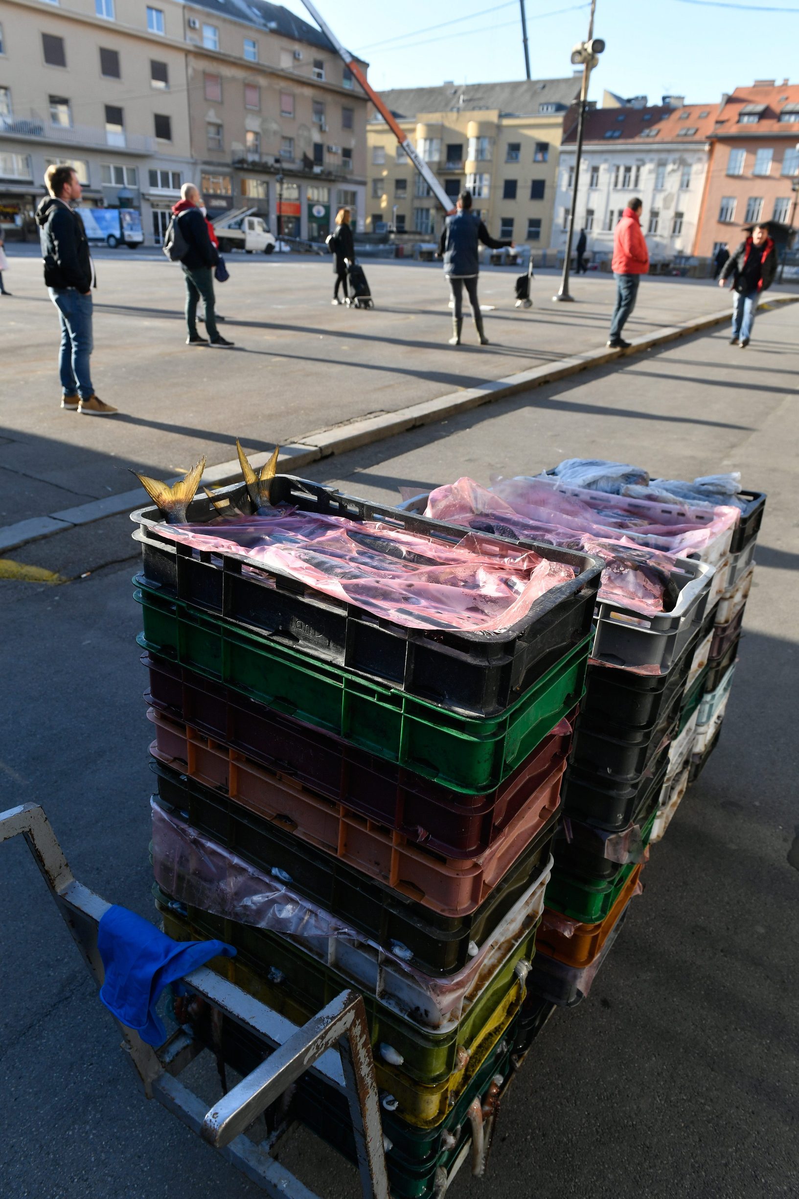 Zagreb, 070420.
Dolac.
Reportaza o prodavacima iz ribarnice Dolac.
Na fotografiji:
Foto: Goran Mehkek / CROPIX
