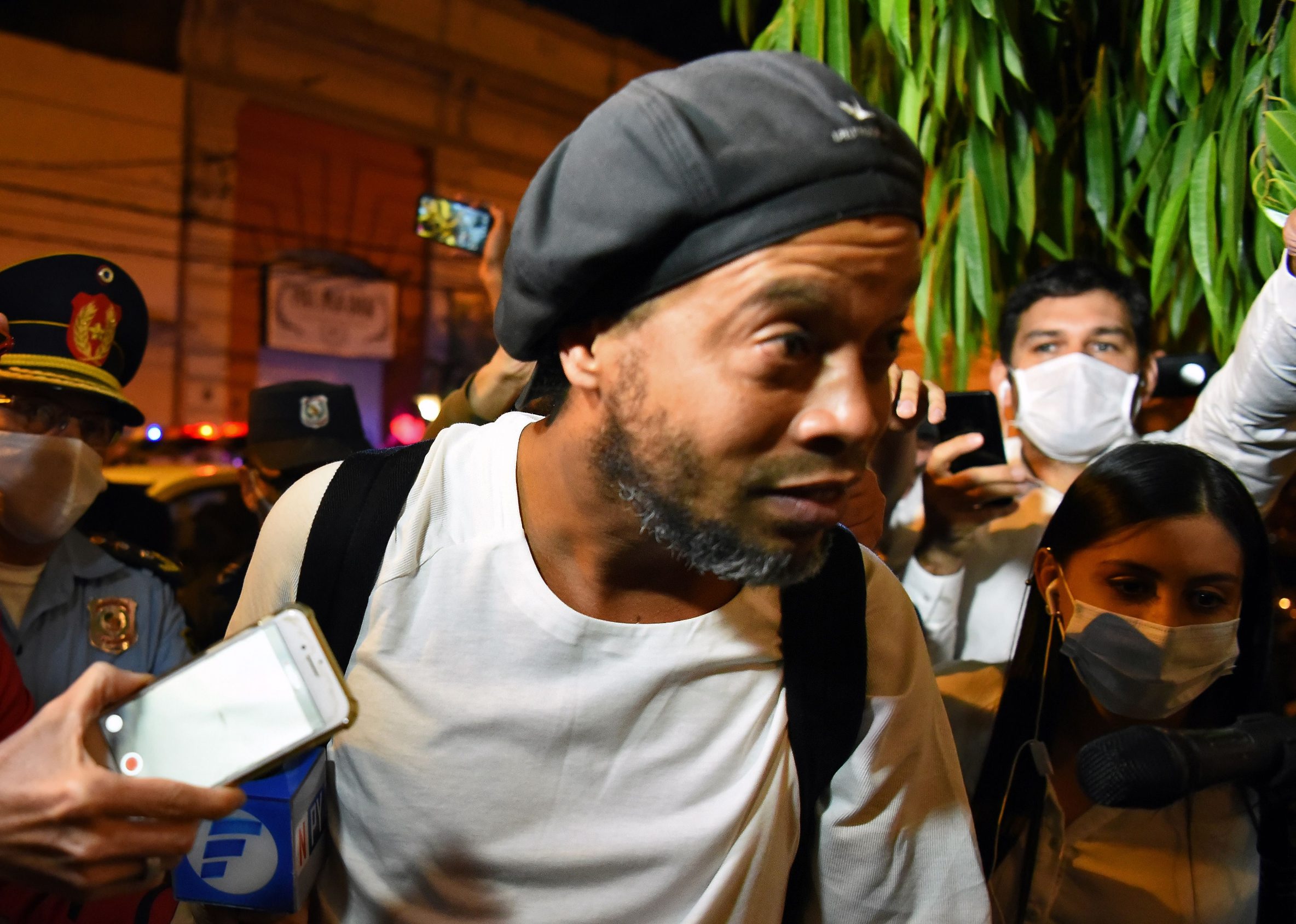 Brazilian retired football player Ronaldinho arrives at a hotel in Asuncion where he and his brother will serve house arrest after a judge ordered their release from jail on April 7, 2020. - A judge in Paraguay ordered the release of Ronaldinho and his brother Roberto Assis into house arrest after the siblings spent almost exactly a month in jail awaiting trial on charges of using false passports to enter Paraguay. Lawyers for the men posted bail of .6 million. (Photo by Norberto DUARTE / AFP)