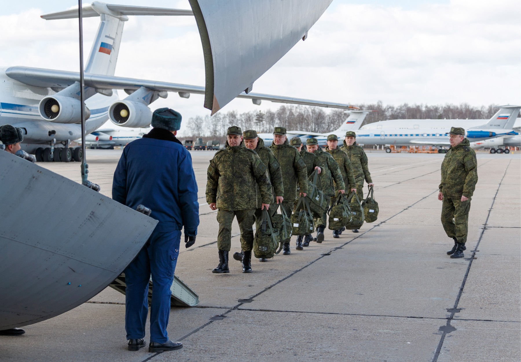 MOSCOW REGION, RUSSIA - MARCH 22, 2020: Loading medical equipment aboard planes of the Russian Aerospace Forces for sending it to the Italian regions worst hit by the COVID-19 coronavirus pandemic. Russian Defence Ministry/TASS, Image: 508484099, License: Rights-managed, Restrictions: , Model Release: no, Credit line: Russian Defence Ministry / TASS / Profimedia
